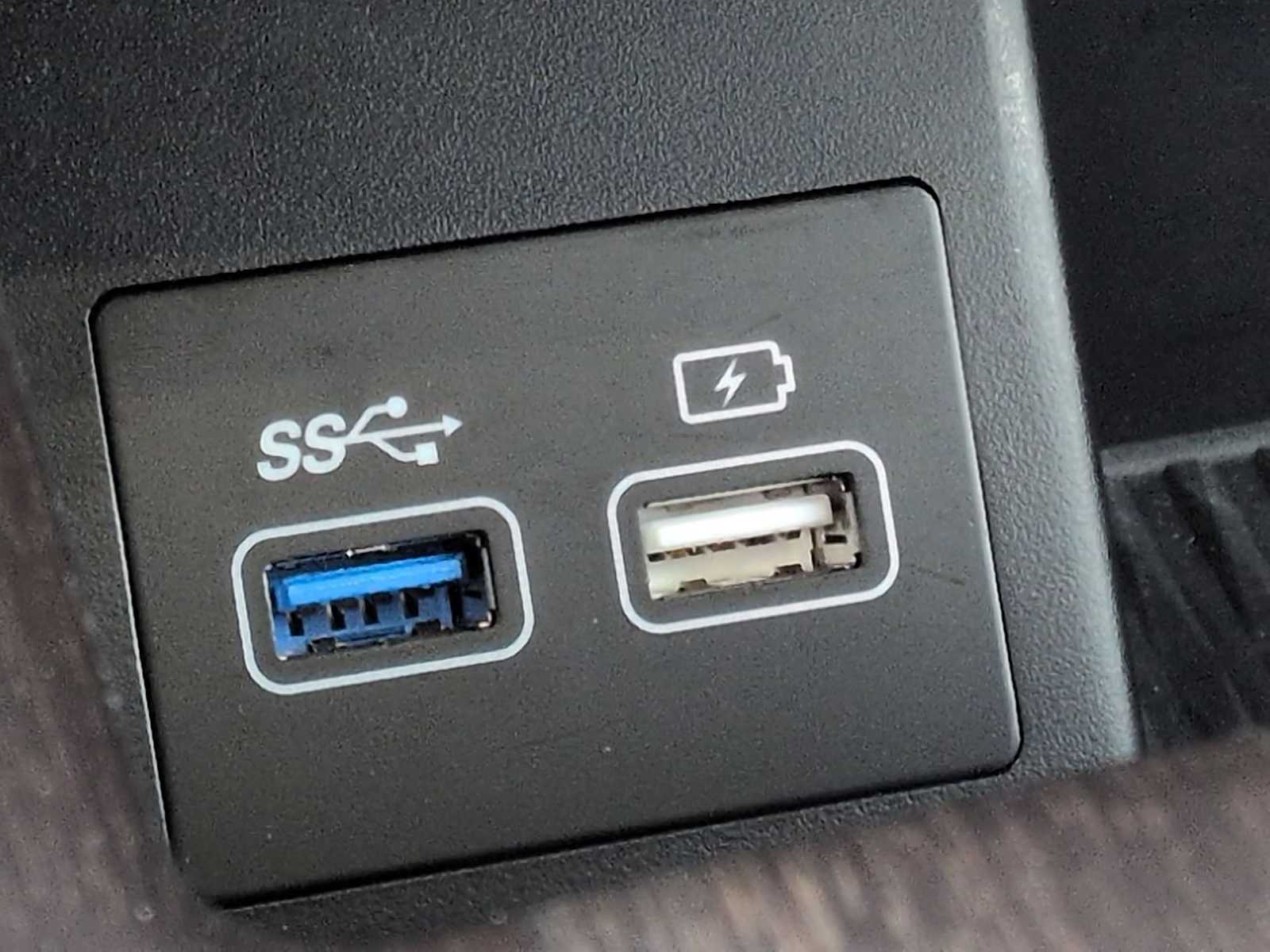 Thumbnail: 2022 Genesis G80 - 34