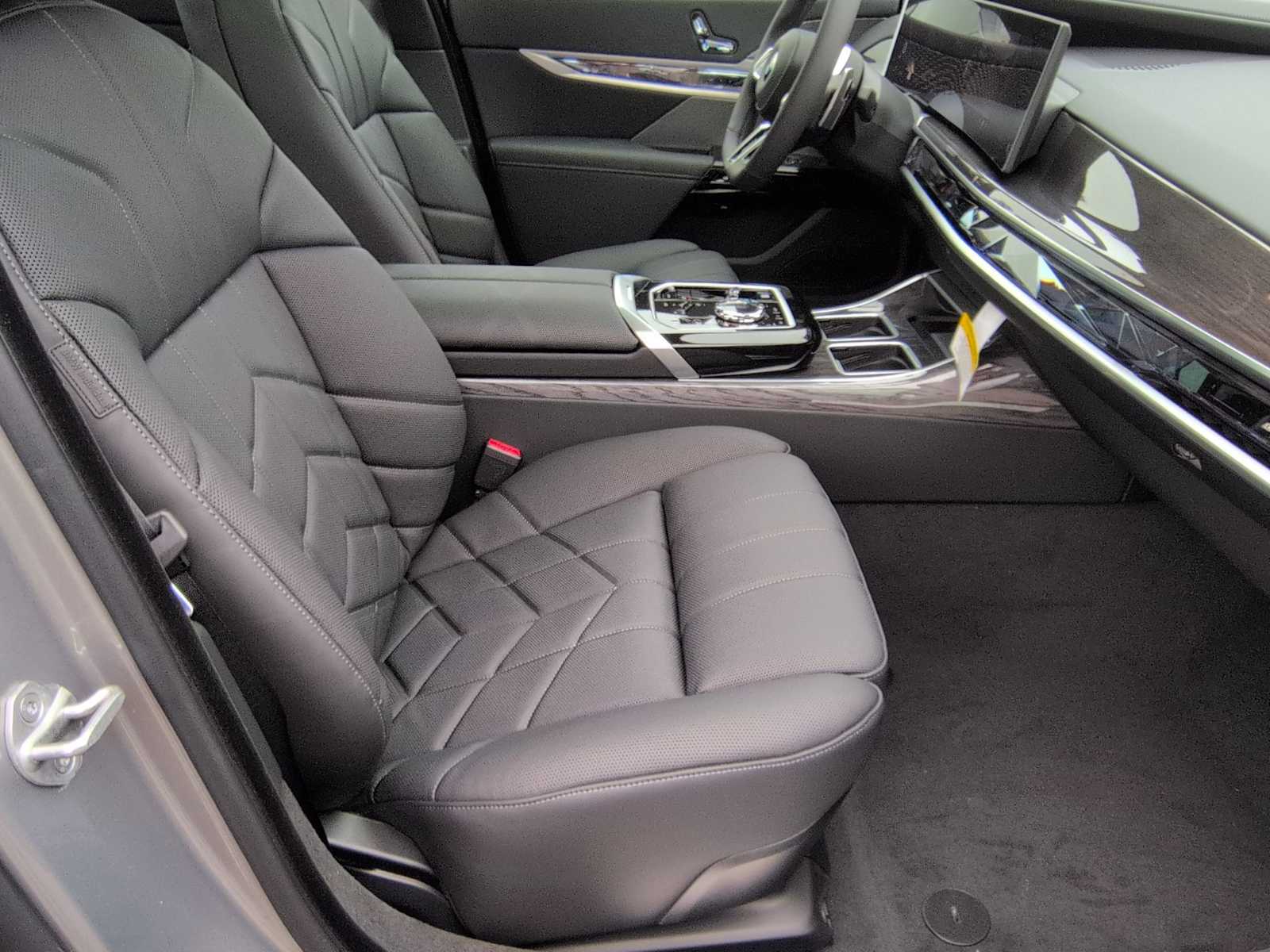 Thumbnail: 2026 BMW 7 Series - 24