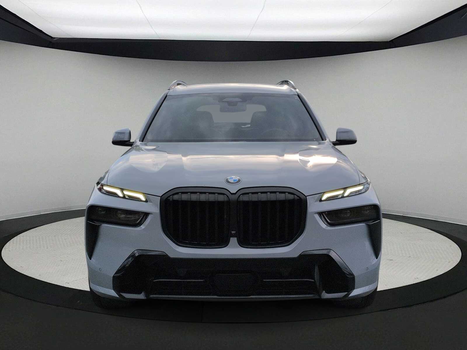 Thumbnail: 2023 BMW X7 - 3