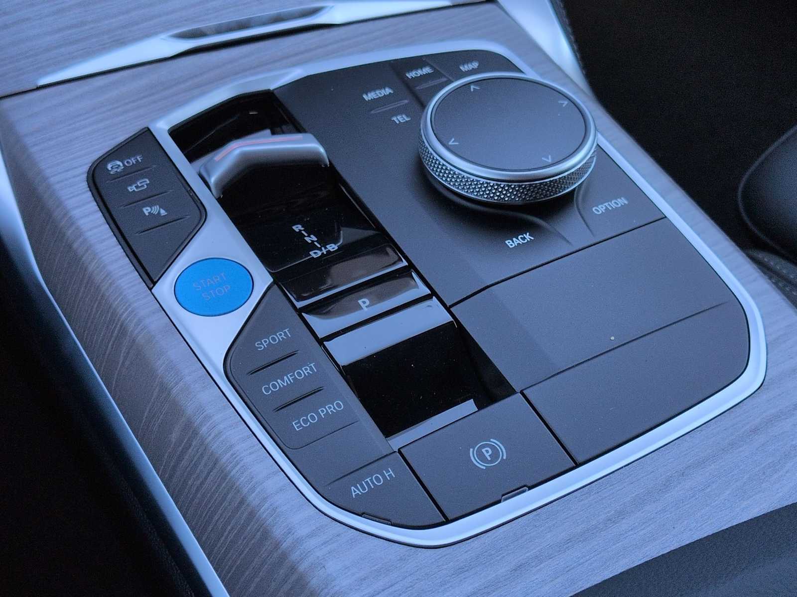 Thumbnail: 2026 BMW i4 - 35