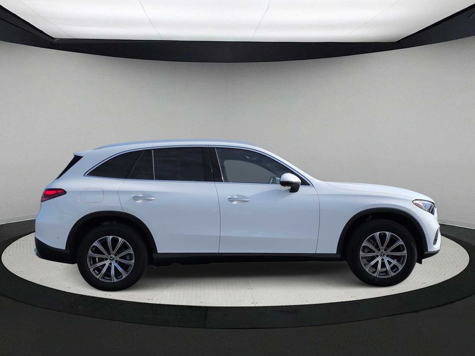 Thumbnail: 2023 Mercedes-Benz GLC - 9