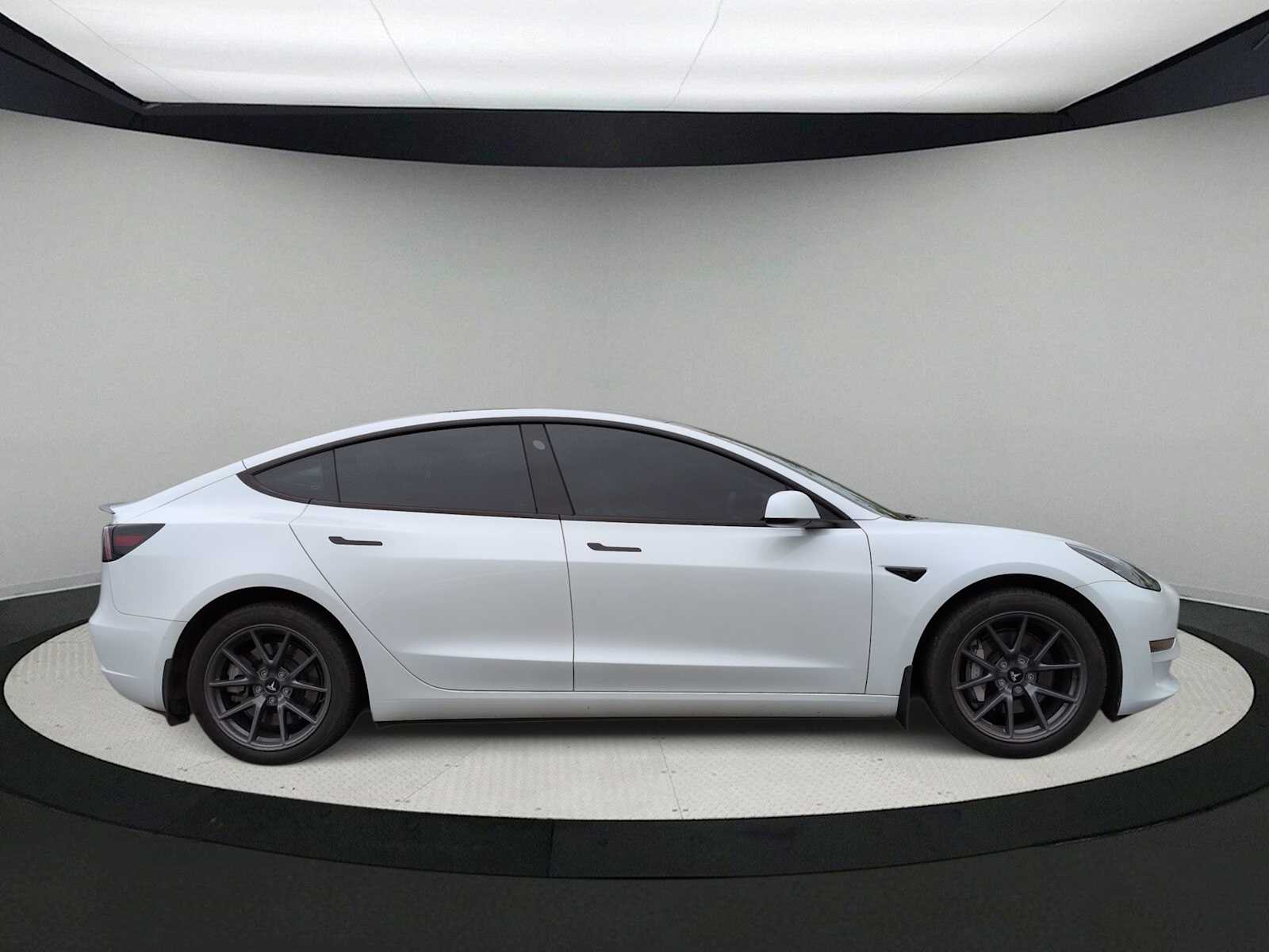 Thumbnail: 2023 Tesla Model 3 - 9
