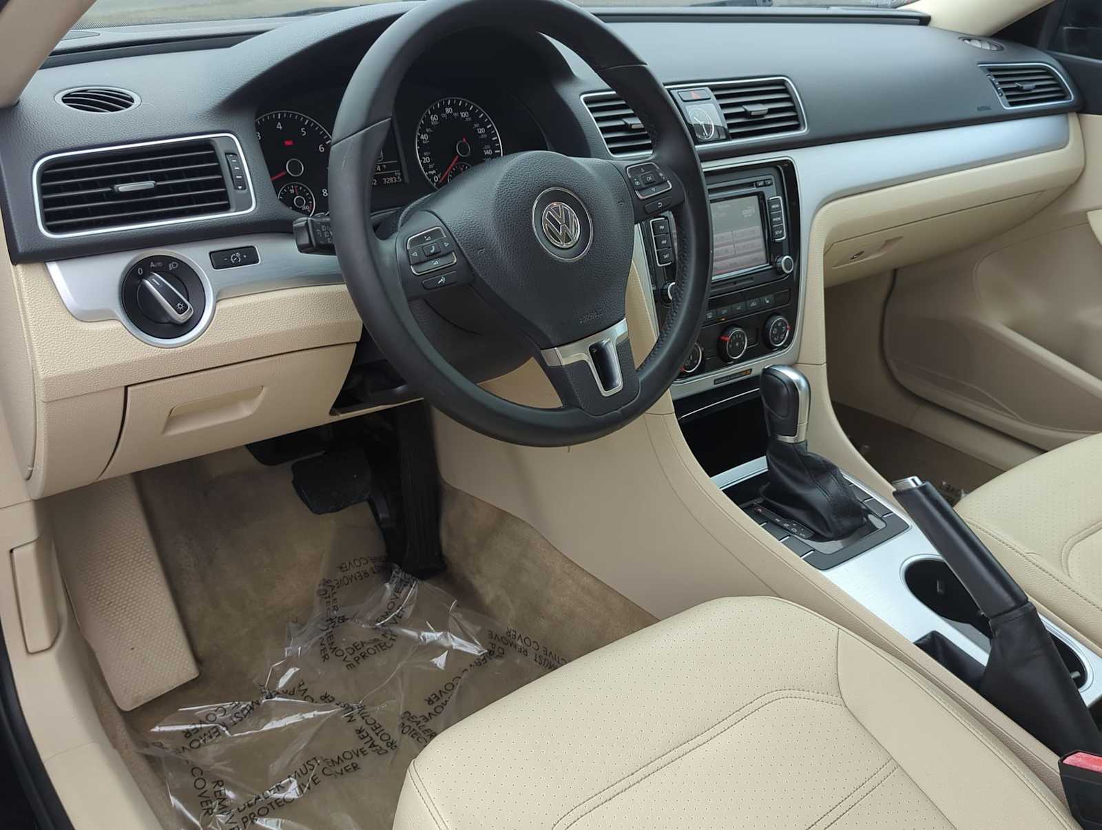 Thumbnail: 2013 Volkswagen Passat - 15