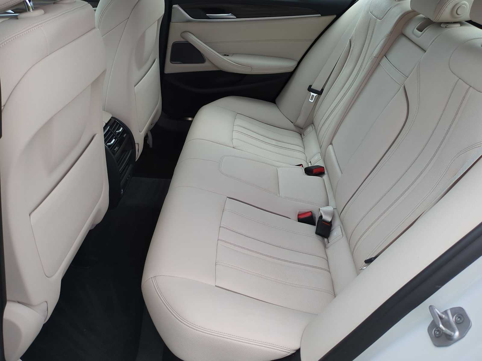 Thumbnail: 2022 BMW 5 Series - 20