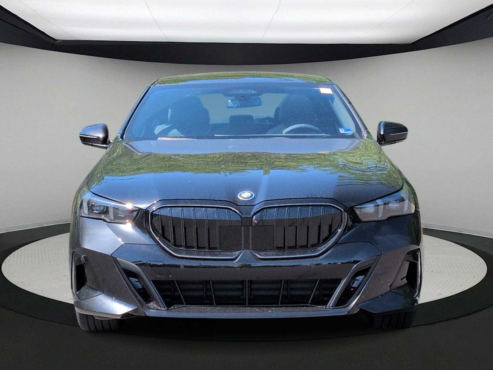 Thumbnail: 2027 BMW 5 Series - 3