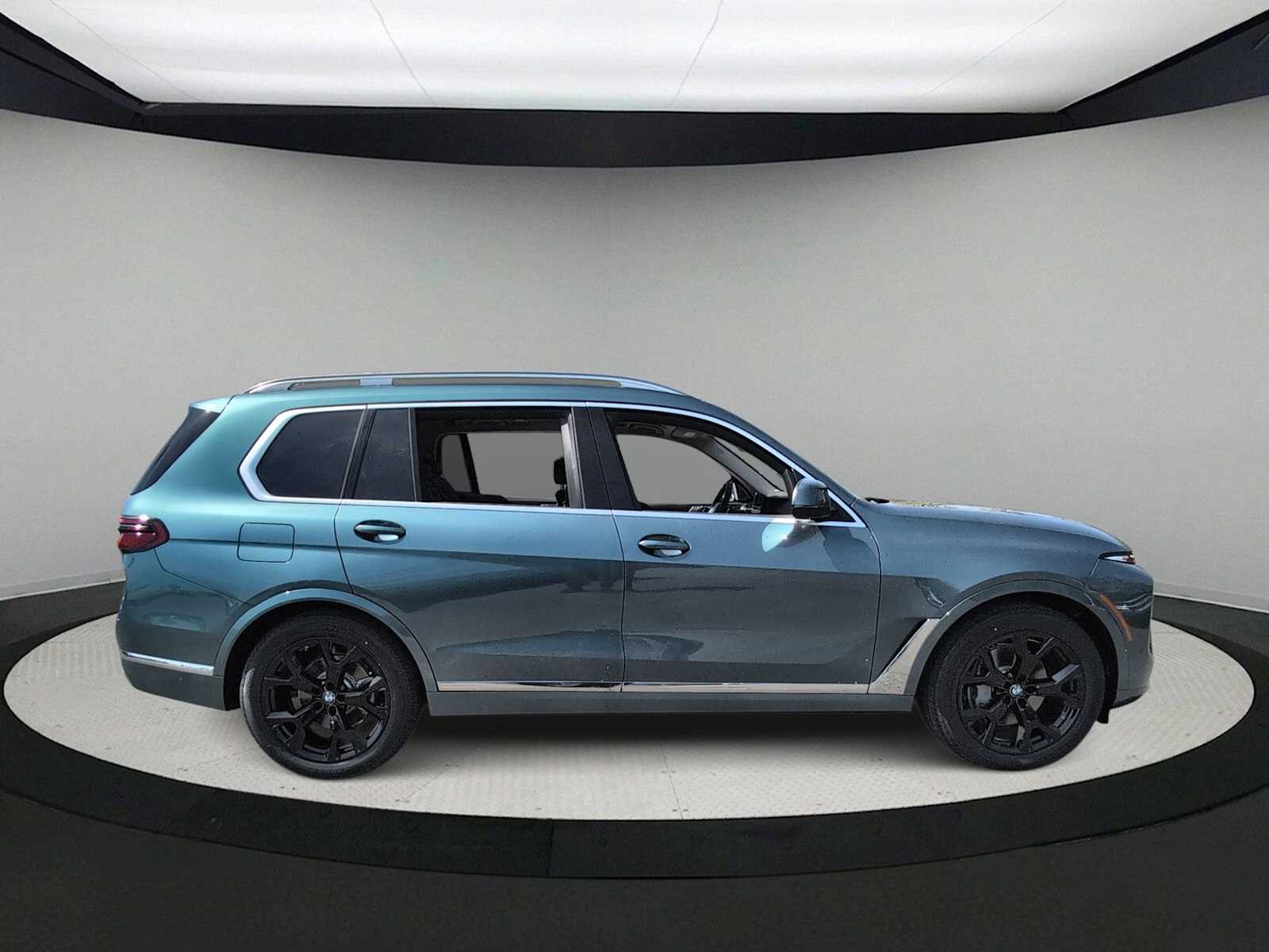 Thumbnail: 2026 BMW X7 - 9