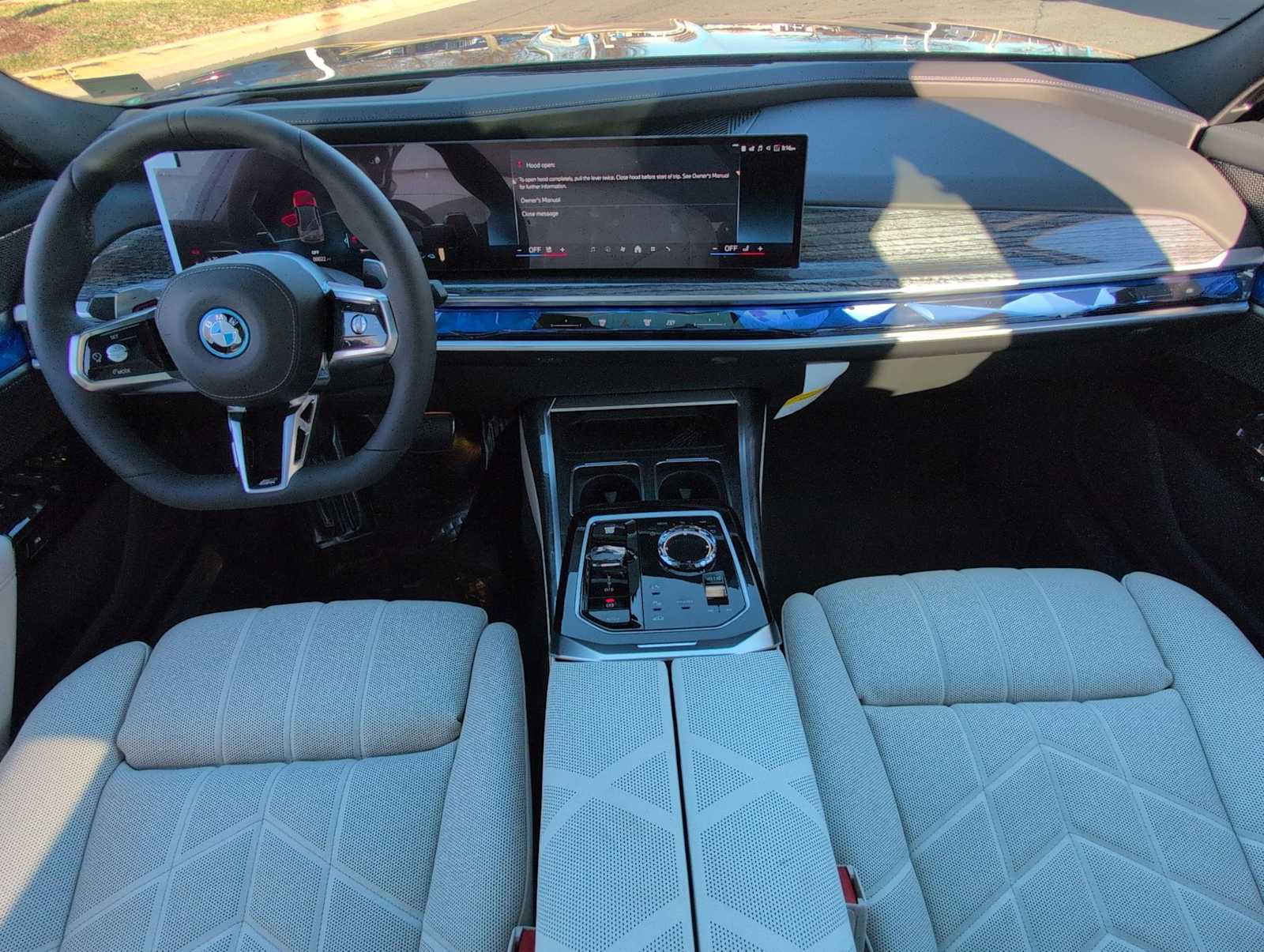 Thumbnail: 2026 BMW 7 Series - 16