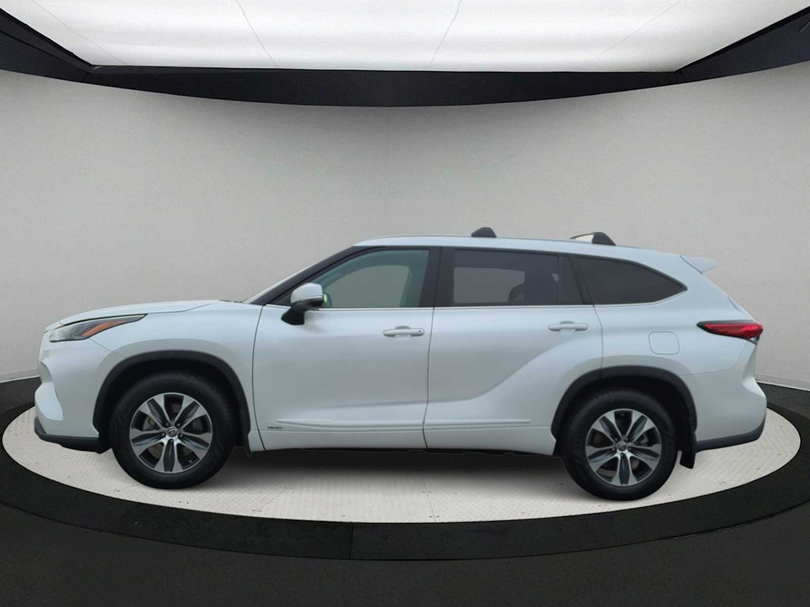 Thumbnail: 2022 Toyota Highlander - 5