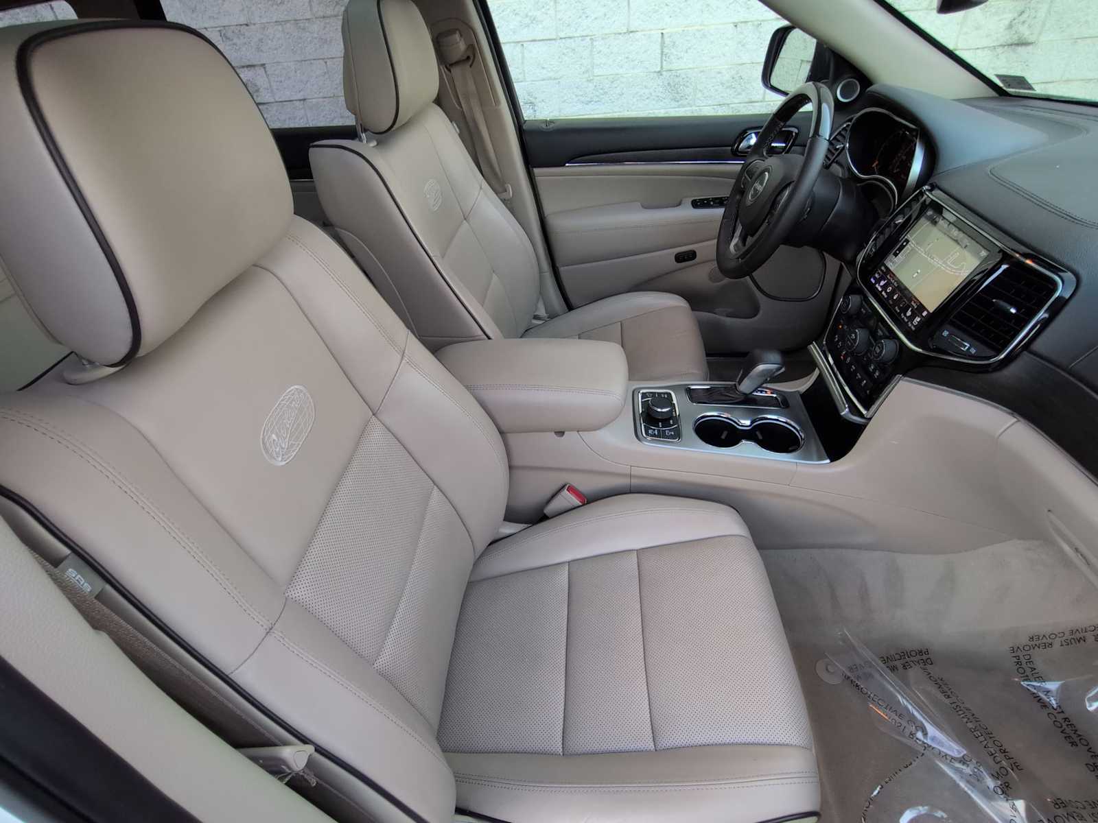 Thumbnail: 2020 Jeep Grand Cherokee - 24