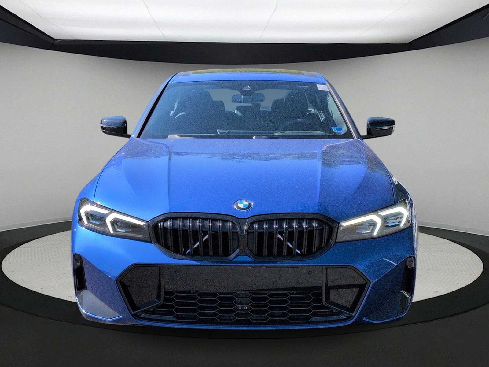 Thumbnail: 2026 BMW 3 Series - 3