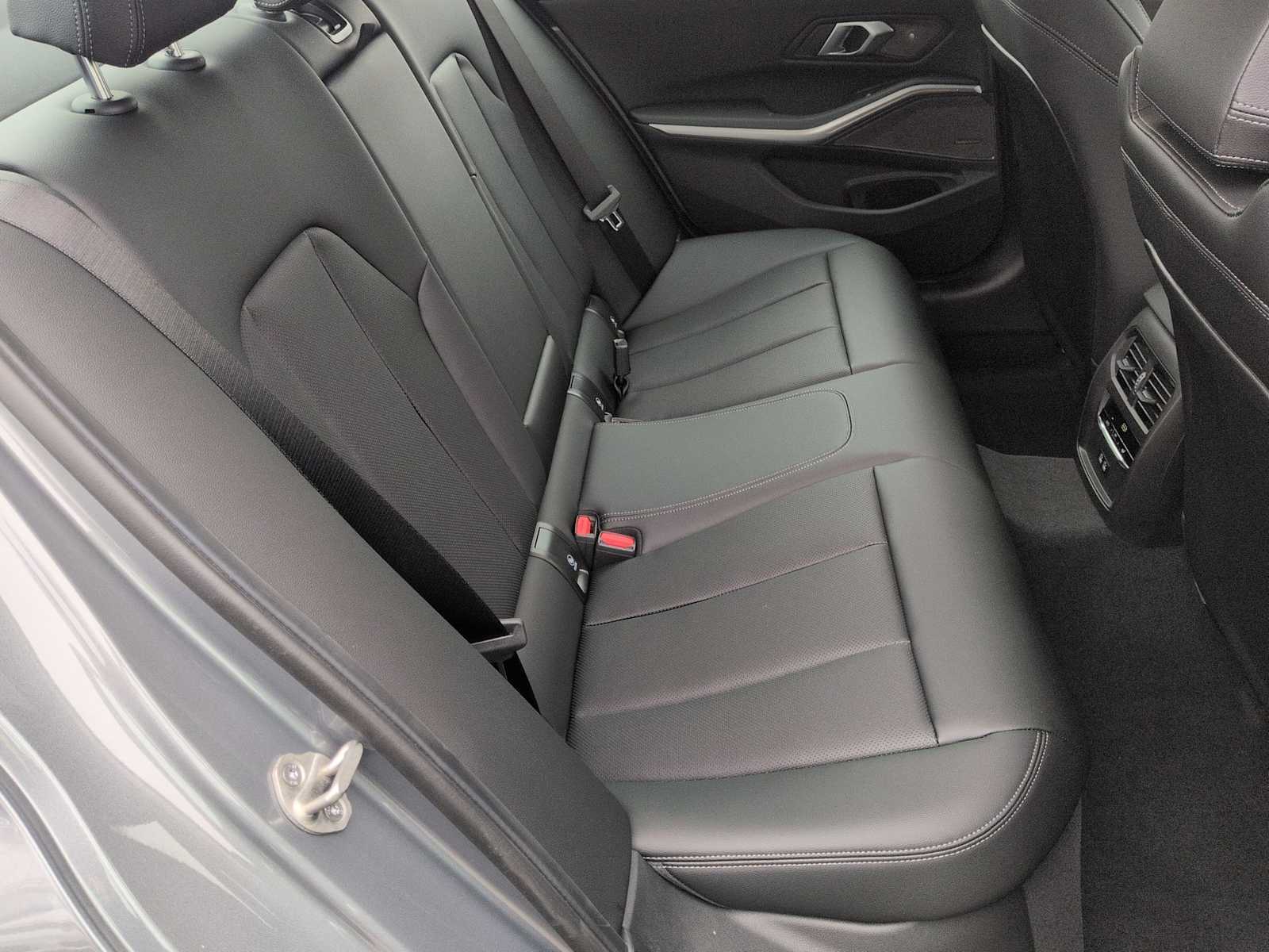 Thumbnail: 2026 BMW 3 Series - 22