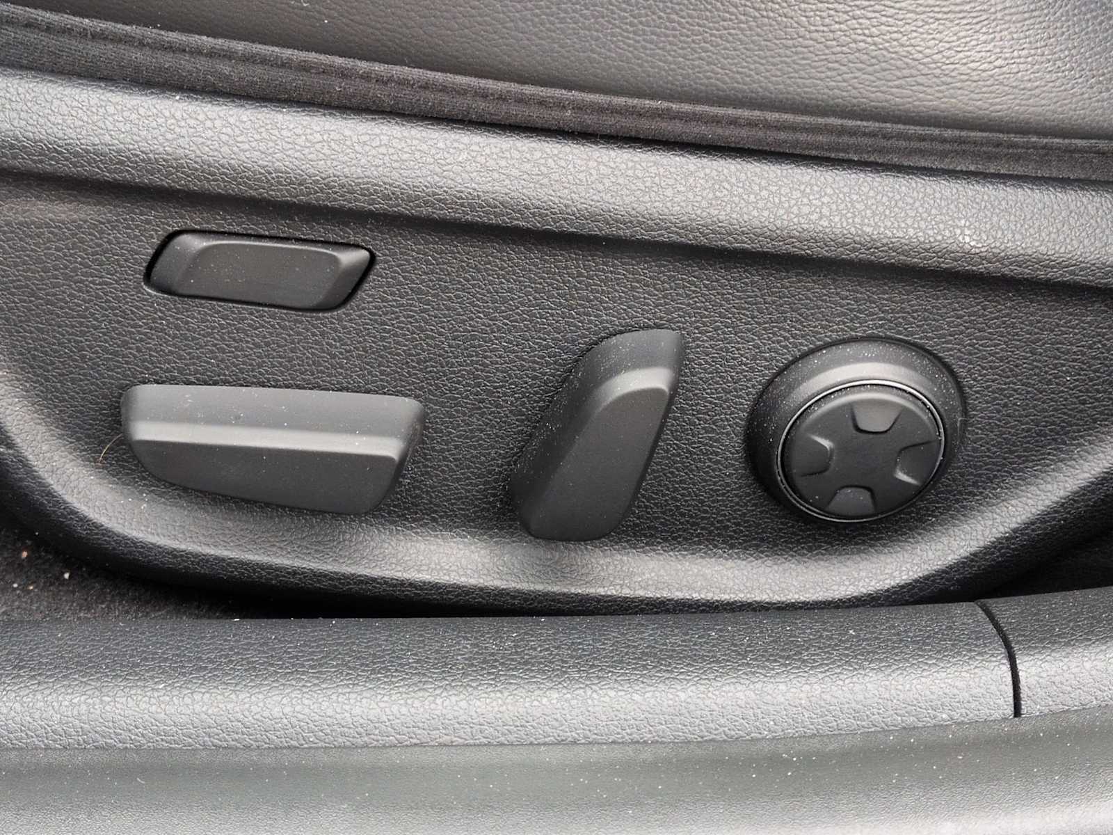 Thumbnail: 2019 Genesis G70 - 17