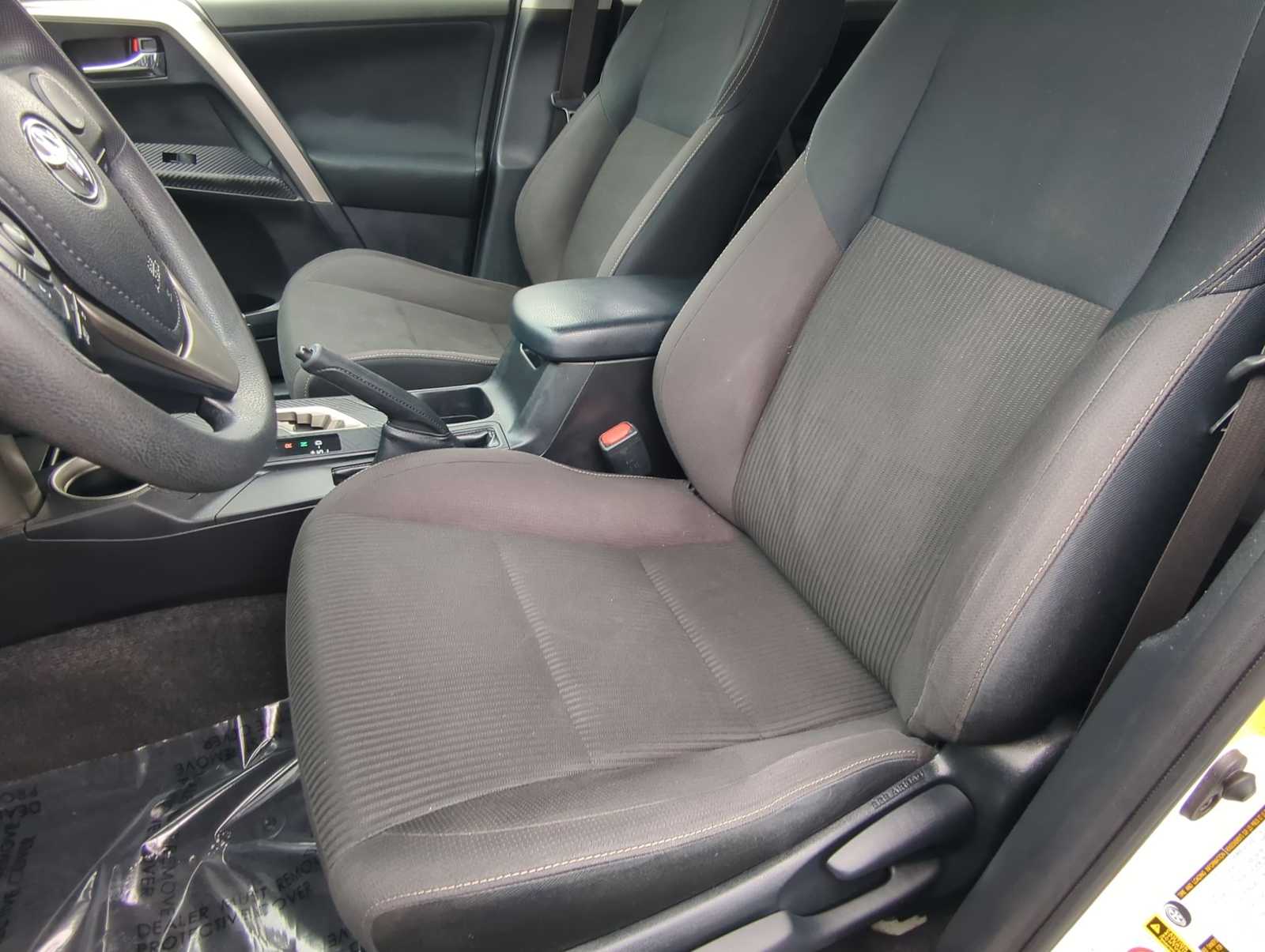 Thumbnail: 2015 Toyota RAV4 - 17