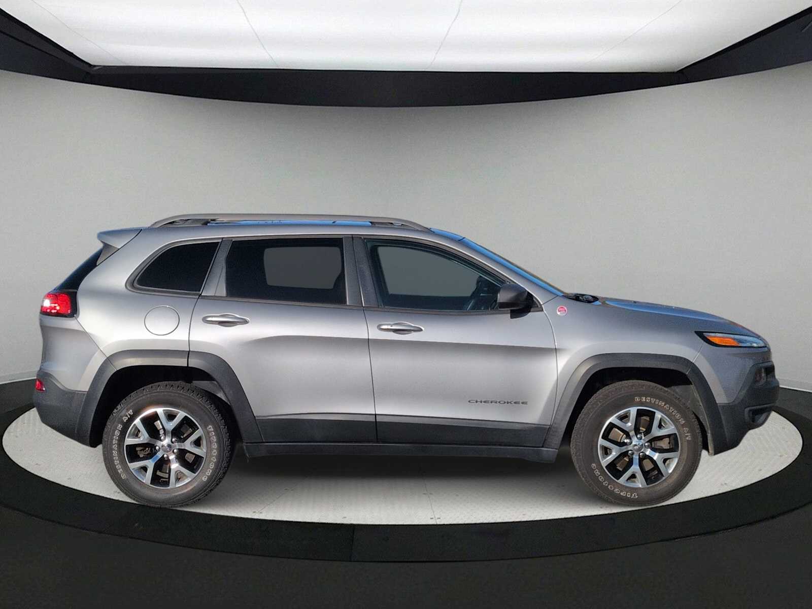 Thumbnail: 2015 Jeep Cherokee - 9