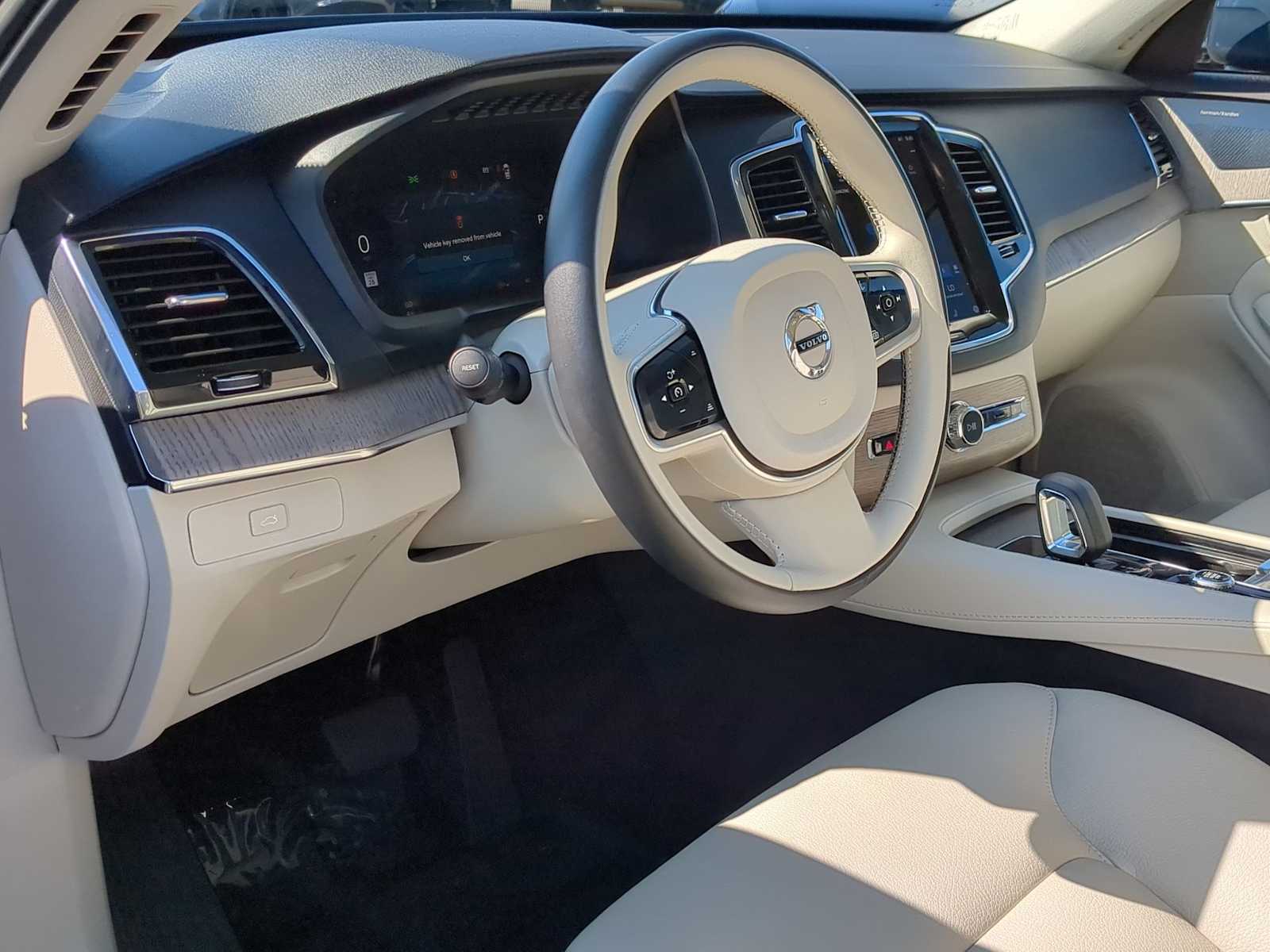 Thumbnail: 2023 Volvo XC90 - 10