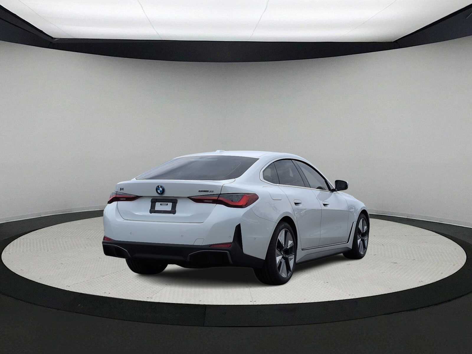 Thumbnail: 2023 BMW i4 - 8