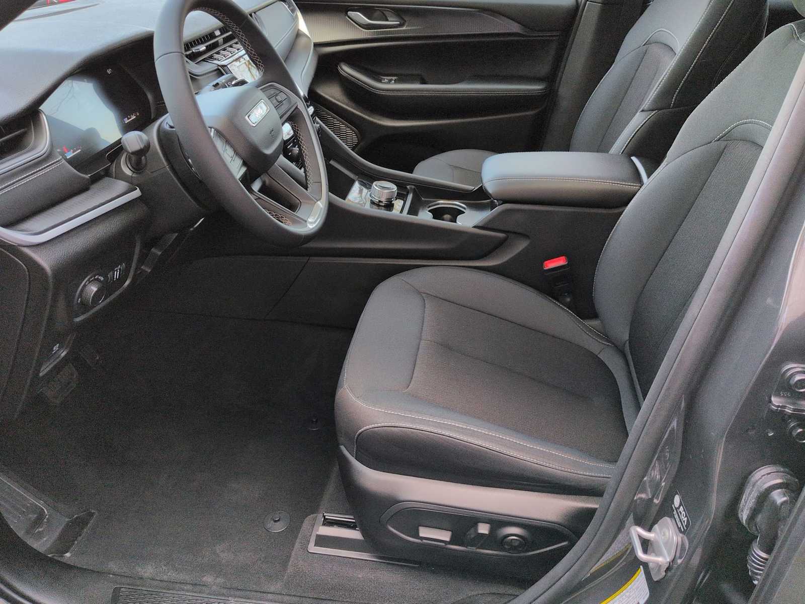 Thumbnail: 2025 Jeep Grand Cherokee - 17