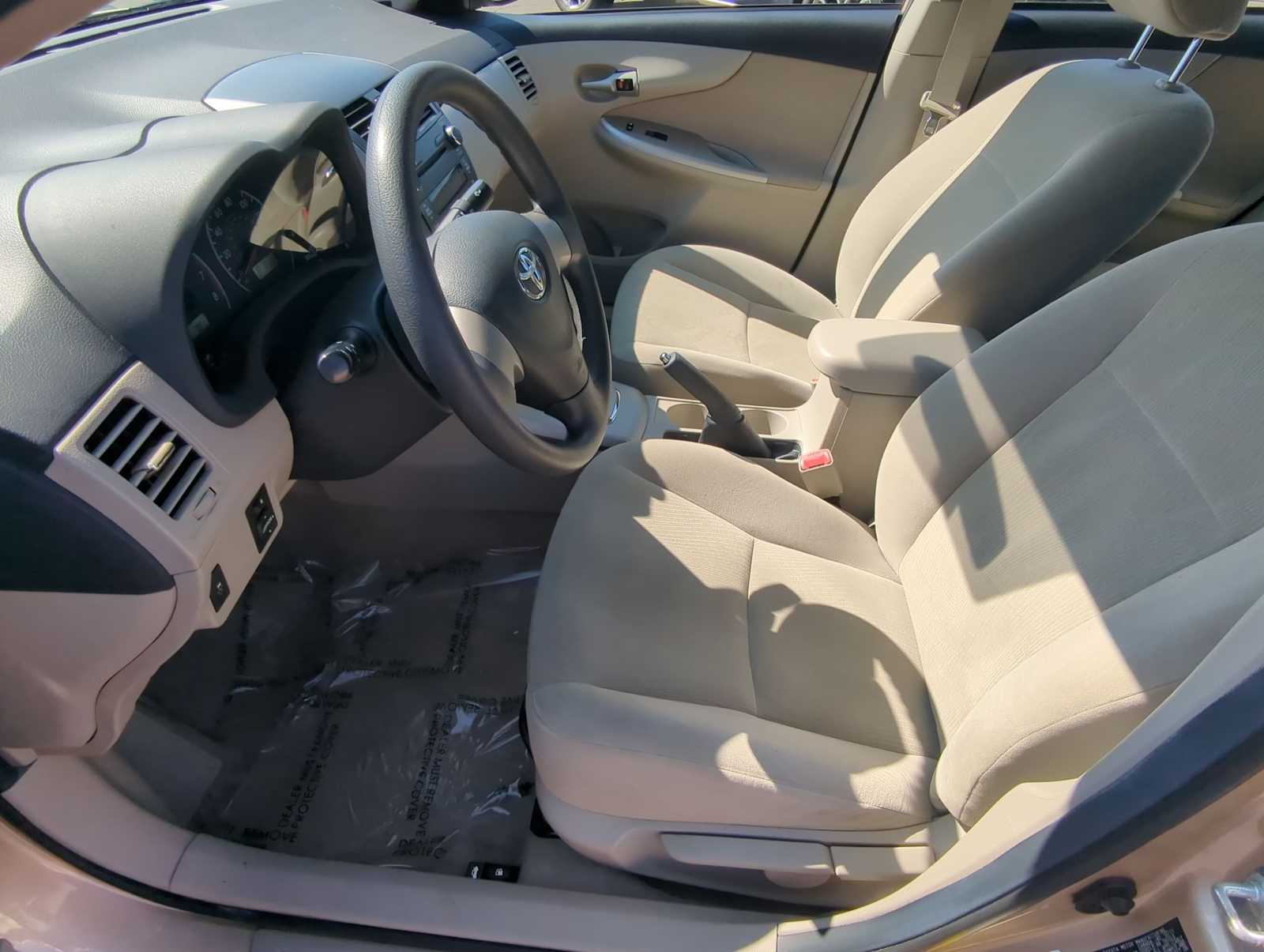 Thumbnail: 2011 Toyota Corolla - 10