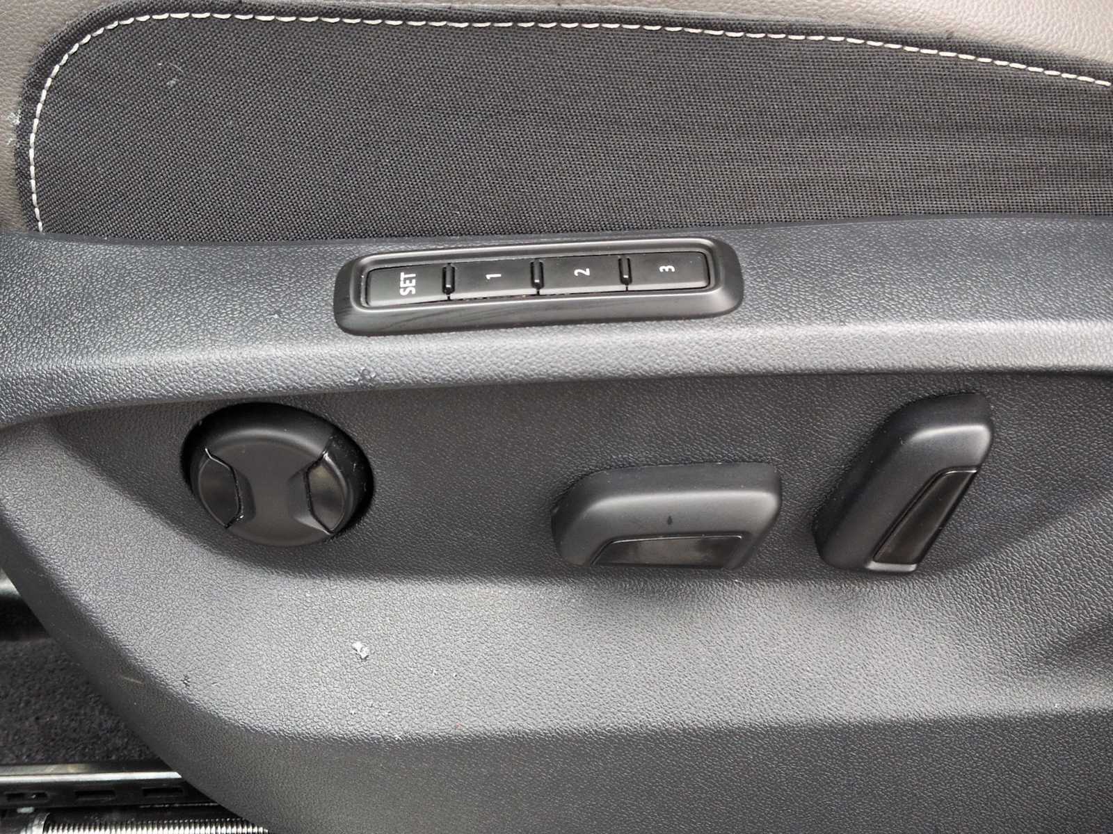 Thumbnail: 2021 Volkswagen Atlas - 18