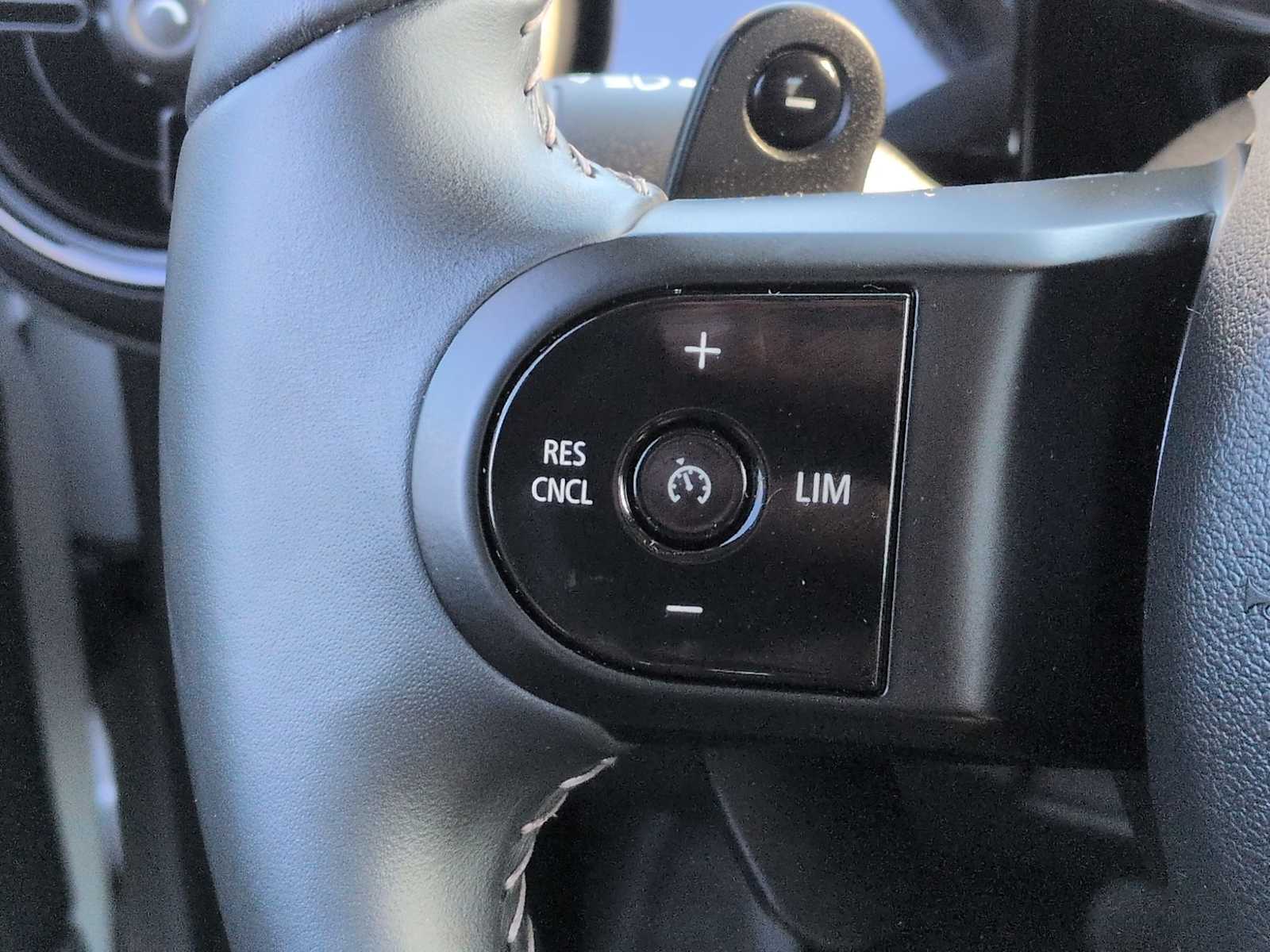 Thumbnail: 2023 MINI Cooper Hardtop - 24