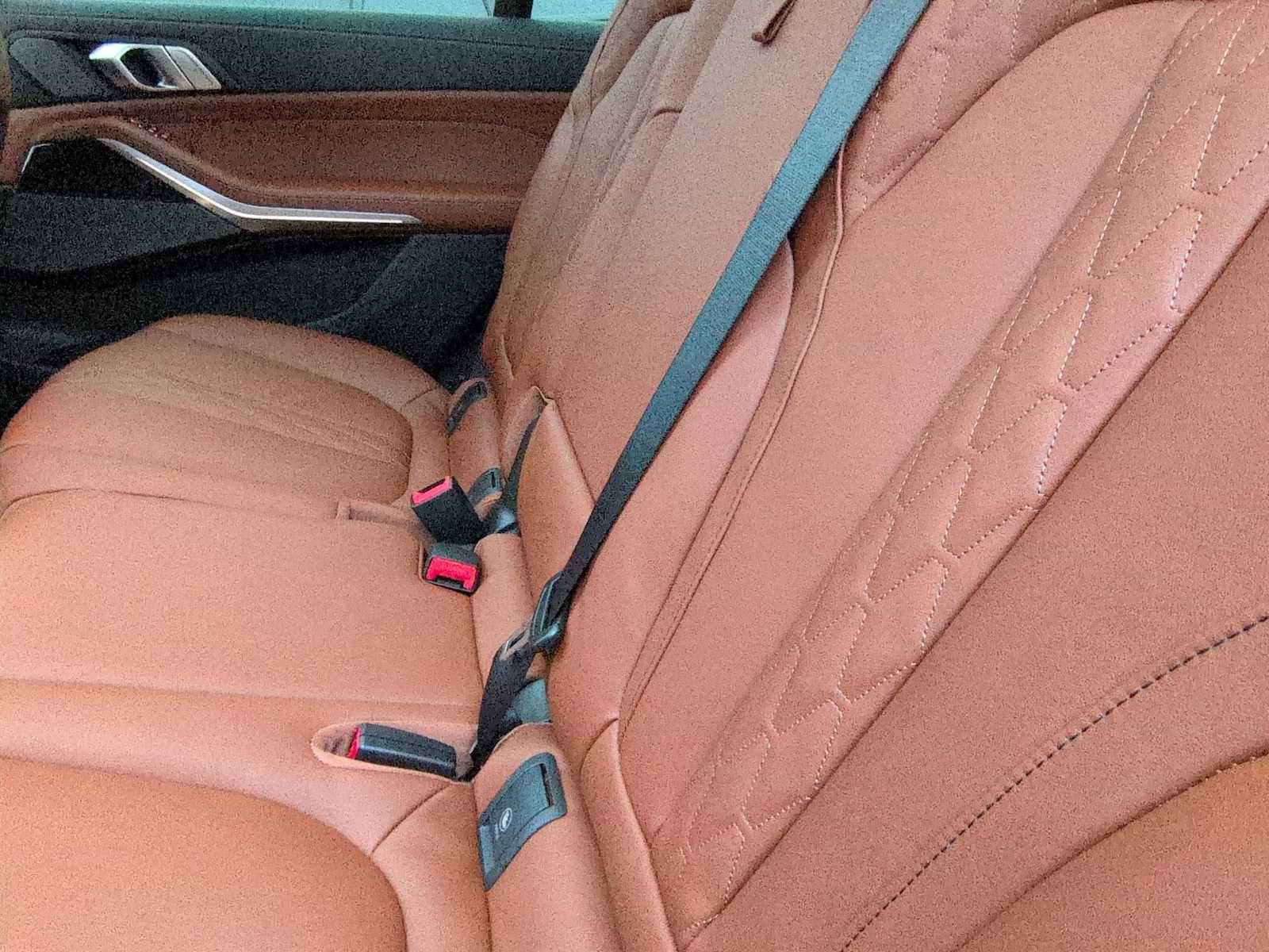 Thumbnail: 2026 BMW X7 - 21