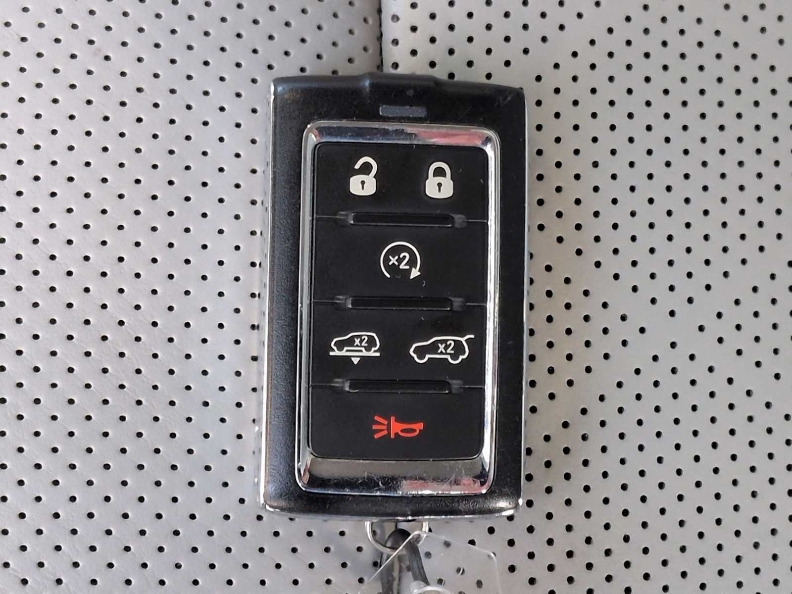 Thumbnail: 2023 Jeep Grand Wagoneer - 37