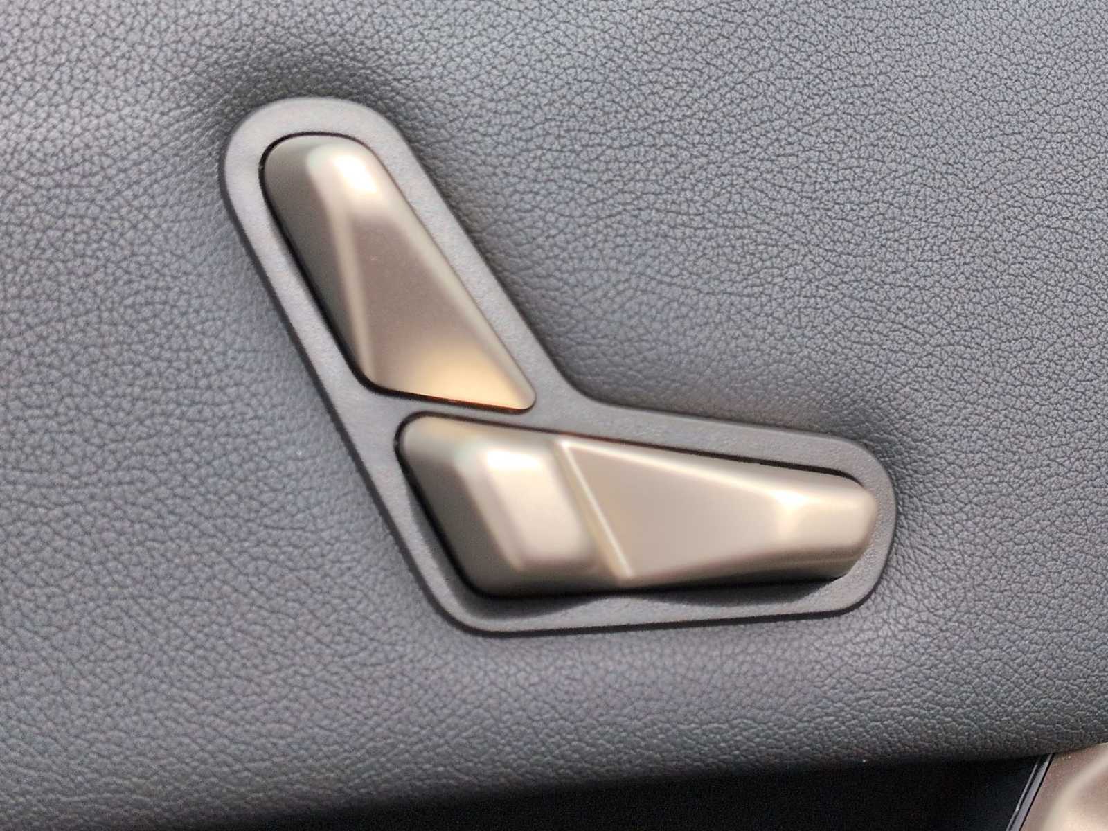 Thumbnail: 2026 BMW iX - 17