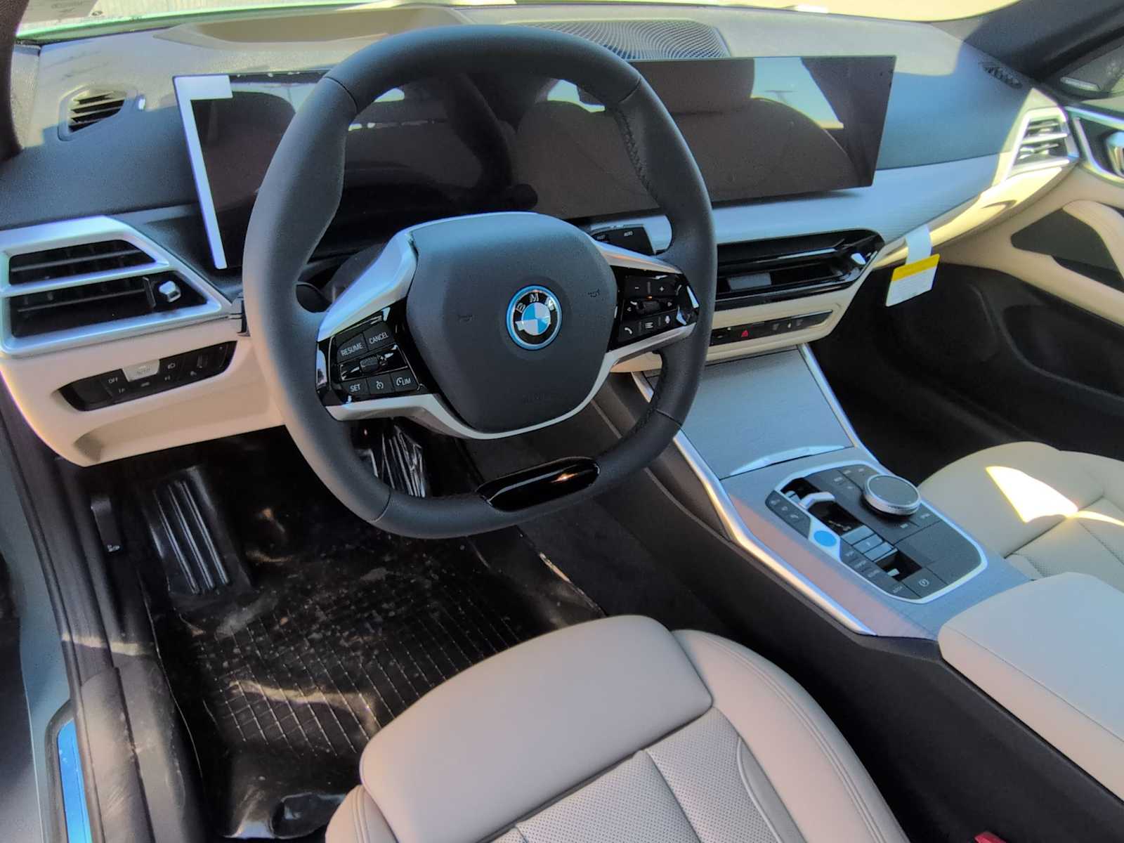 Thumbnail: 2026 BMW i4 - 10