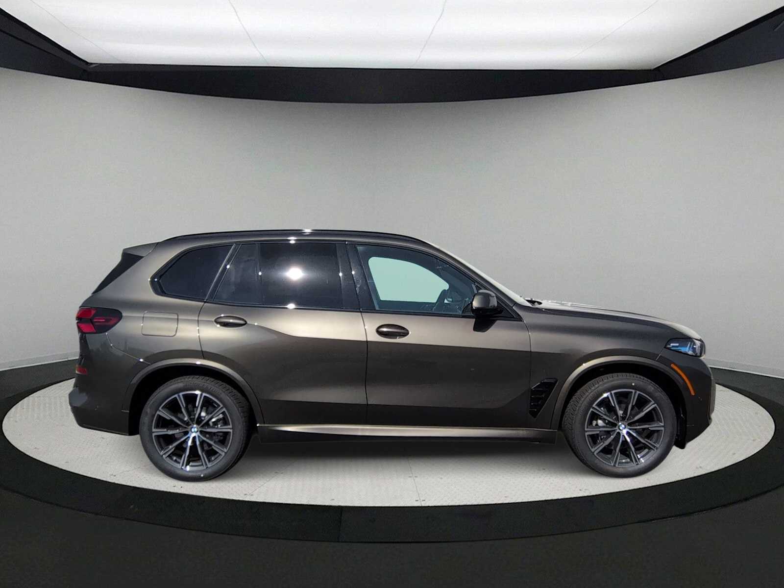 Thumbnail: 2026 BMW X5 - 9