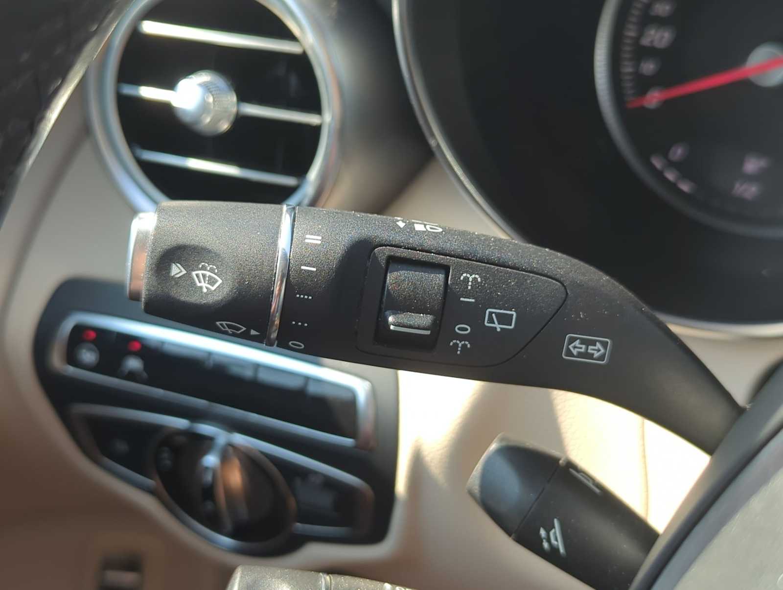 Thumbnail: 2016 Mercedes-Benz GLC - 27