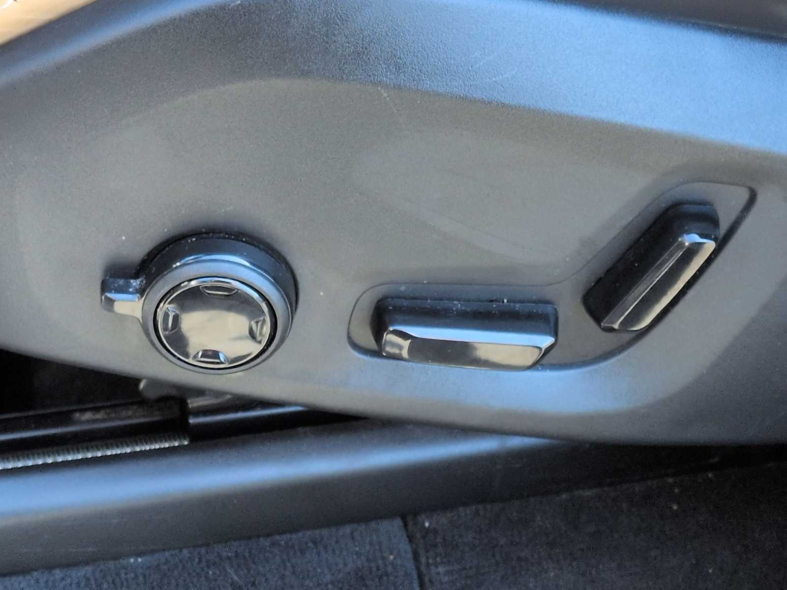 Thumbnail: 2018 Volvo XC90 - 17