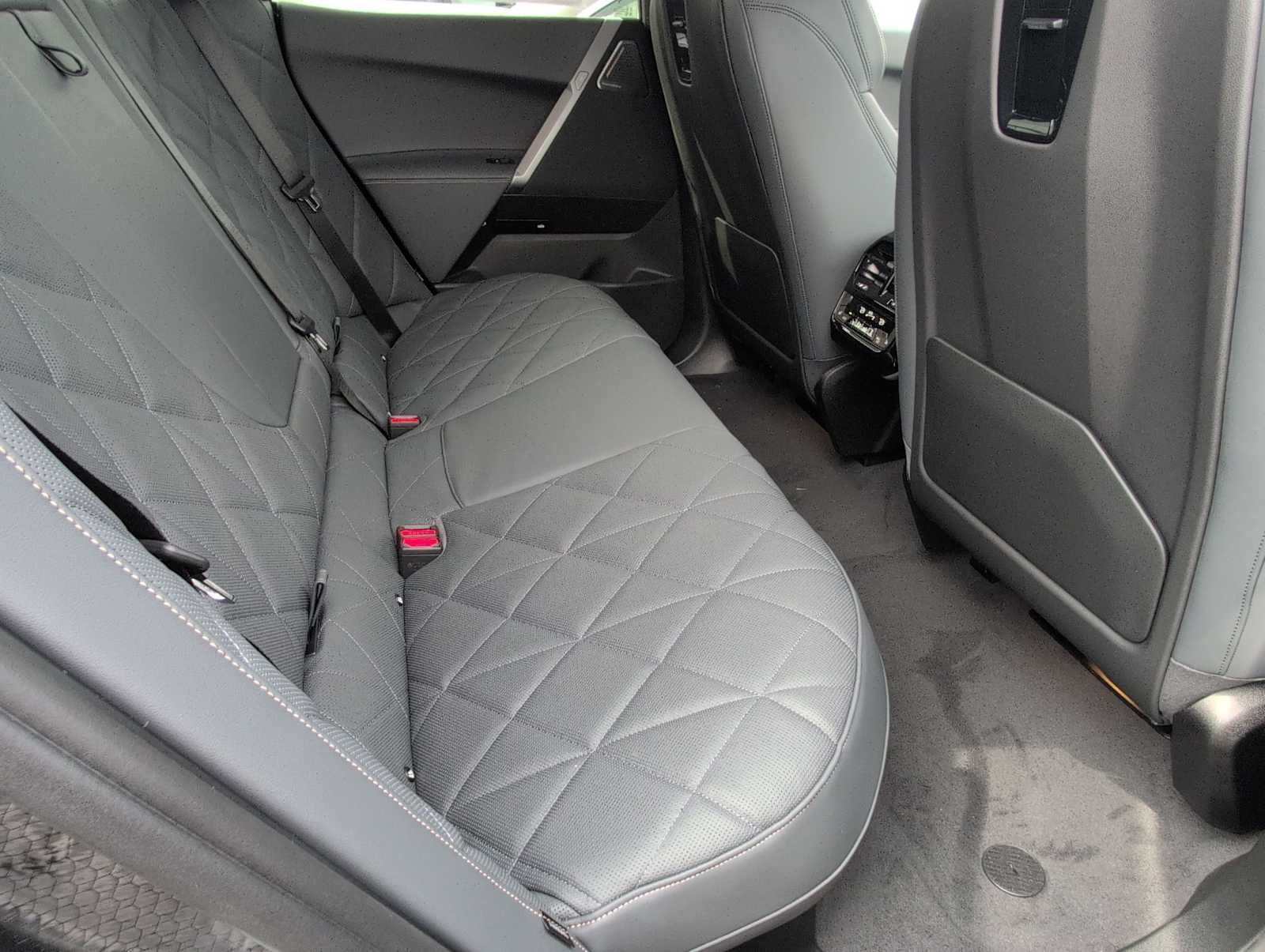 Thumbnail: 2026 BMW iX - 20