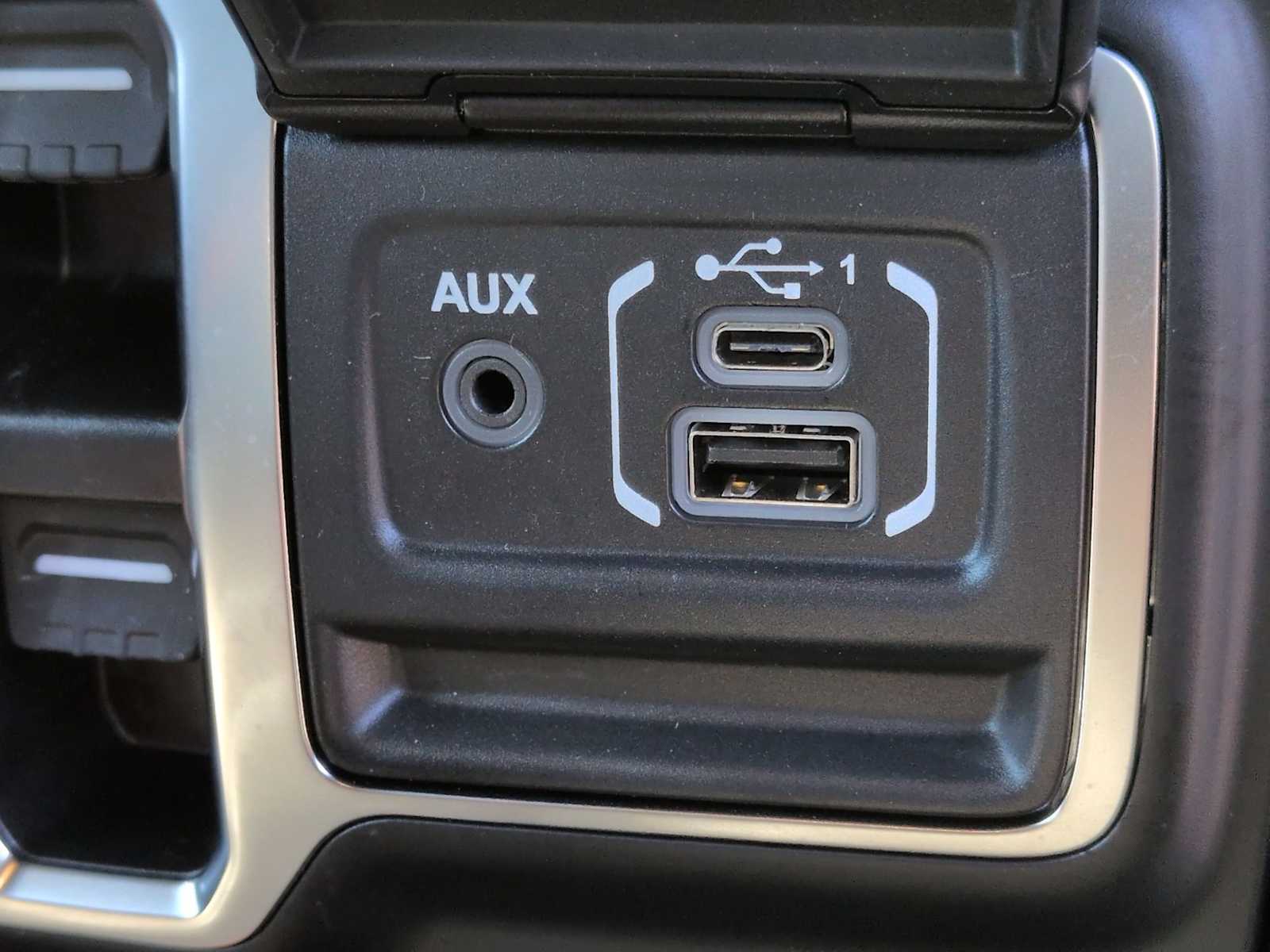 Thumbnail: 2024 Jeep Wrangler - 32