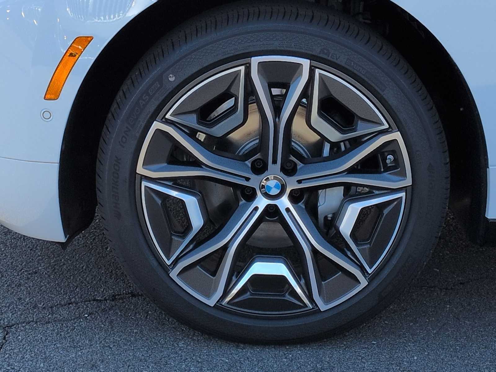 Thumbnail: 2026 BMW iX - 14