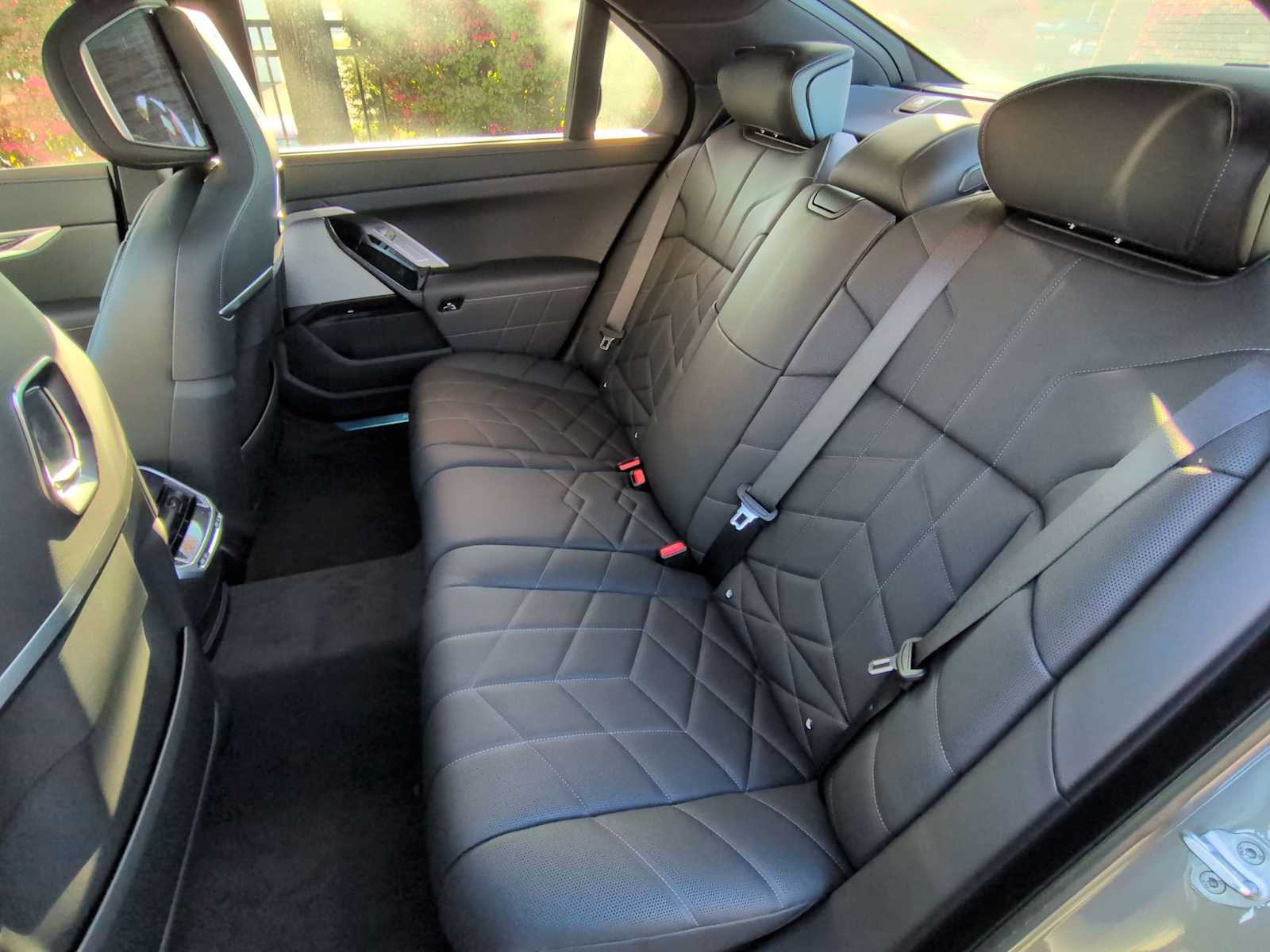 Thumbnail: 2025 BMW i7 - 21