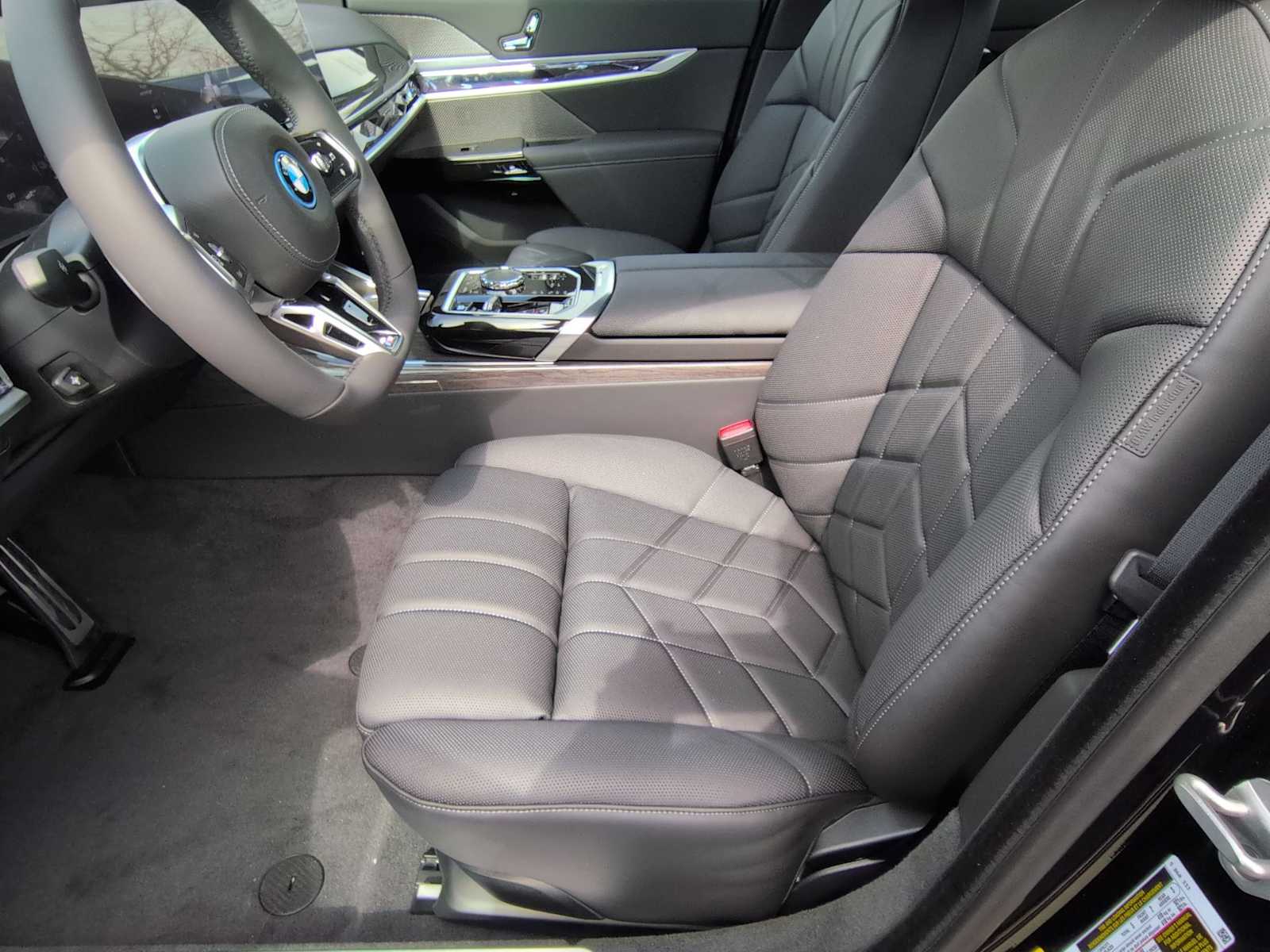 Thumbnail: 2026 BMW i7 - 17