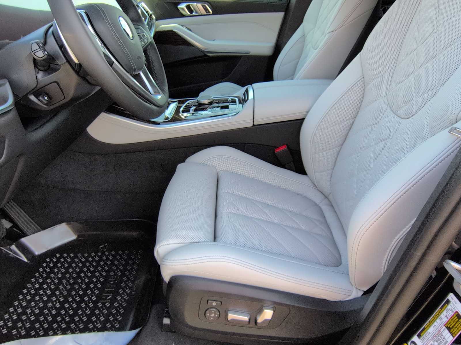 Thumbnail: 2026 BMW X5 - 17