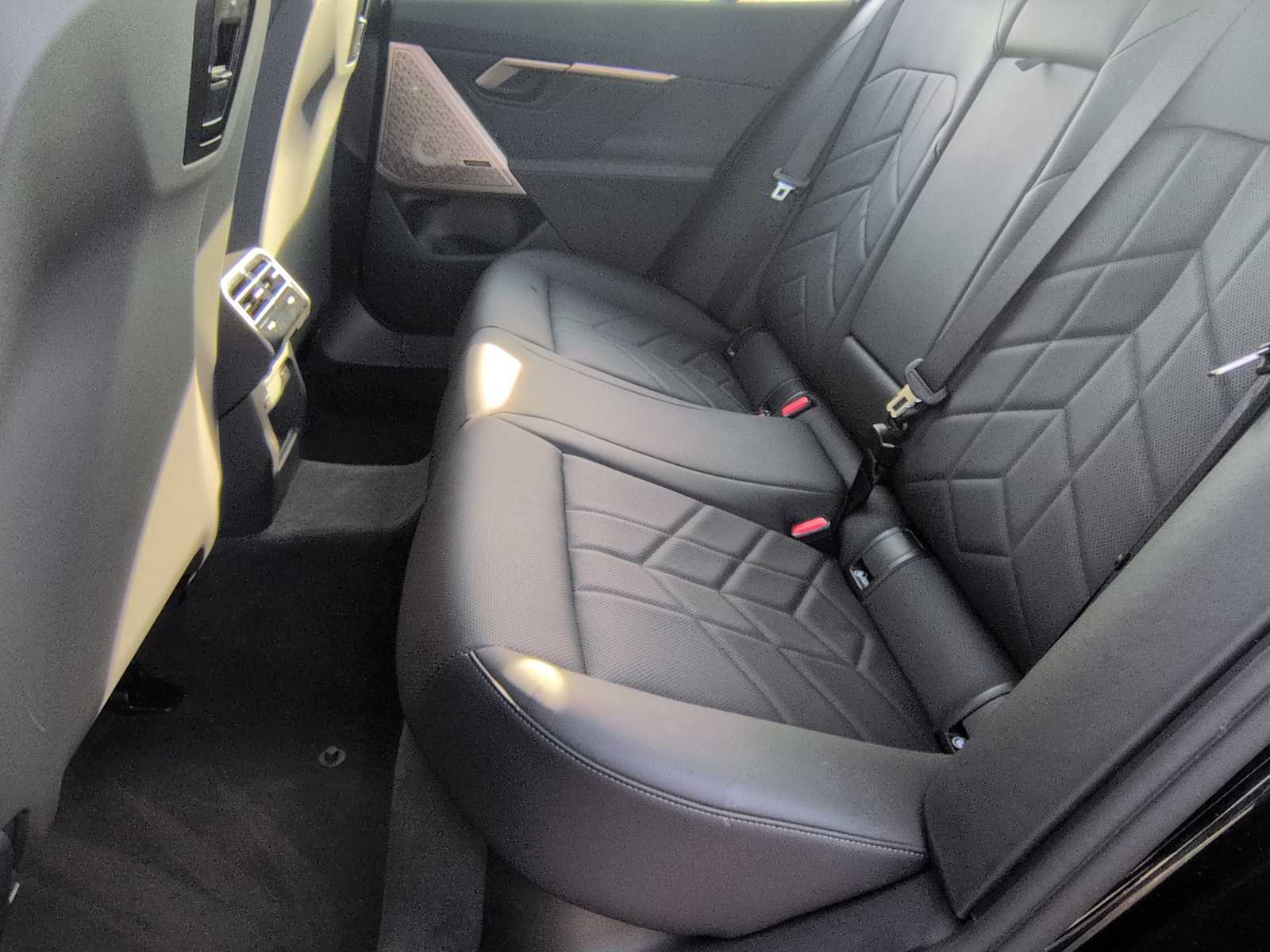 Thumbnail: 2025 BMW 5 Series - 21