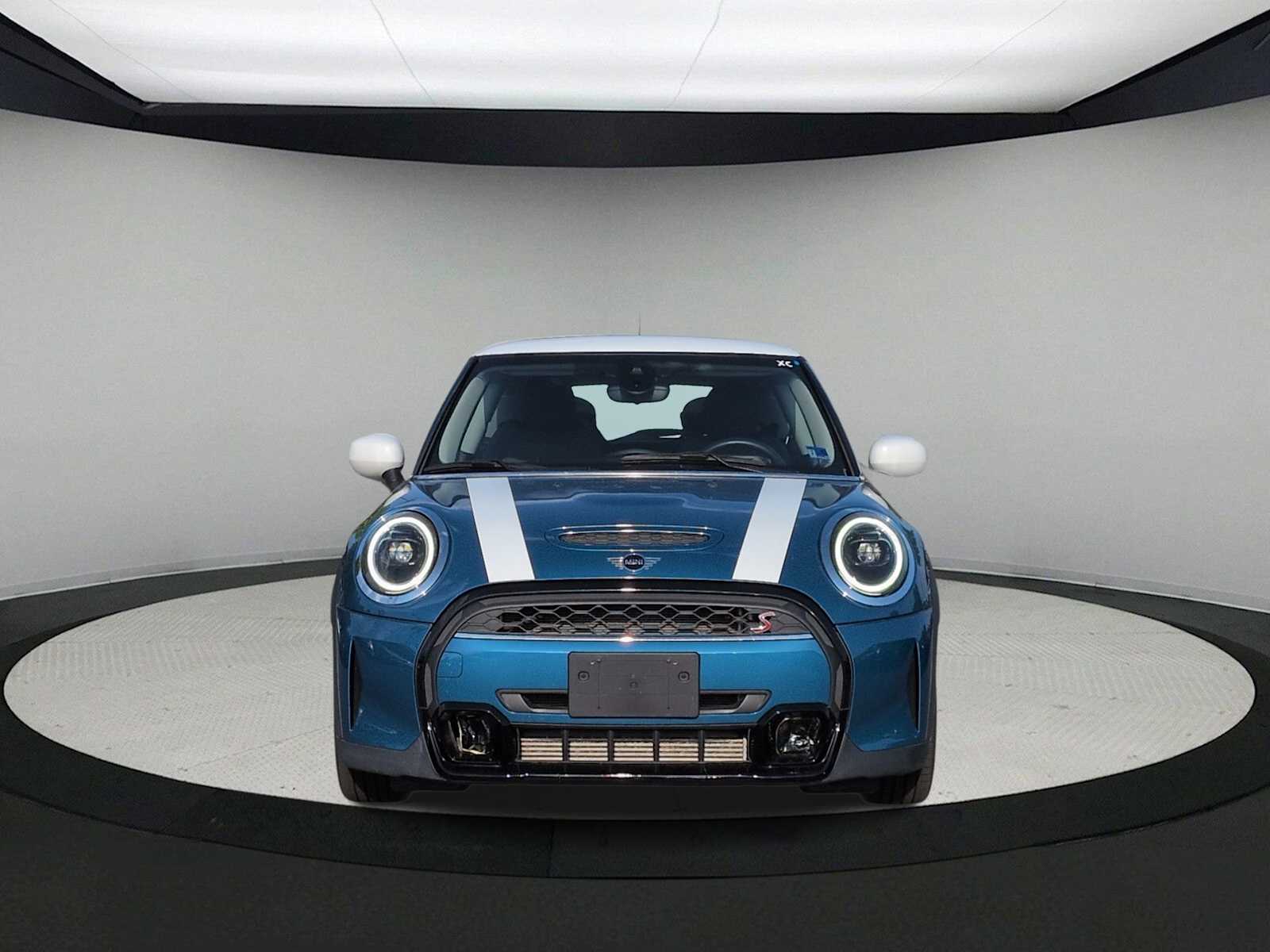 Thumbnail: 2022 MINI Cooper Hardtop - 3