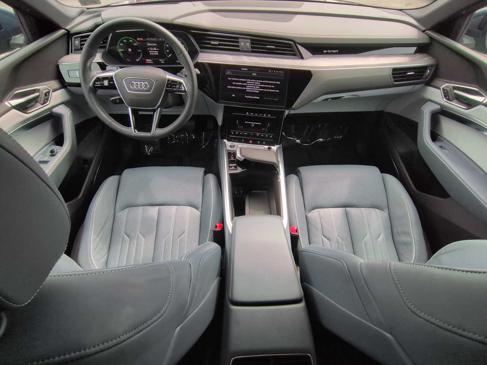 Thumbnail: 2023 Audi e-tron S - 16