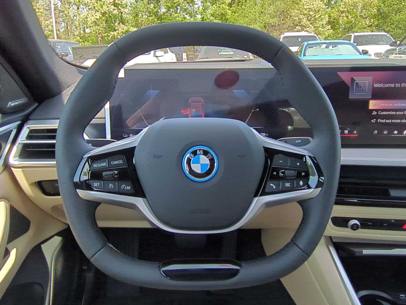 Thumbnail: 2025 BMW i4 - 25