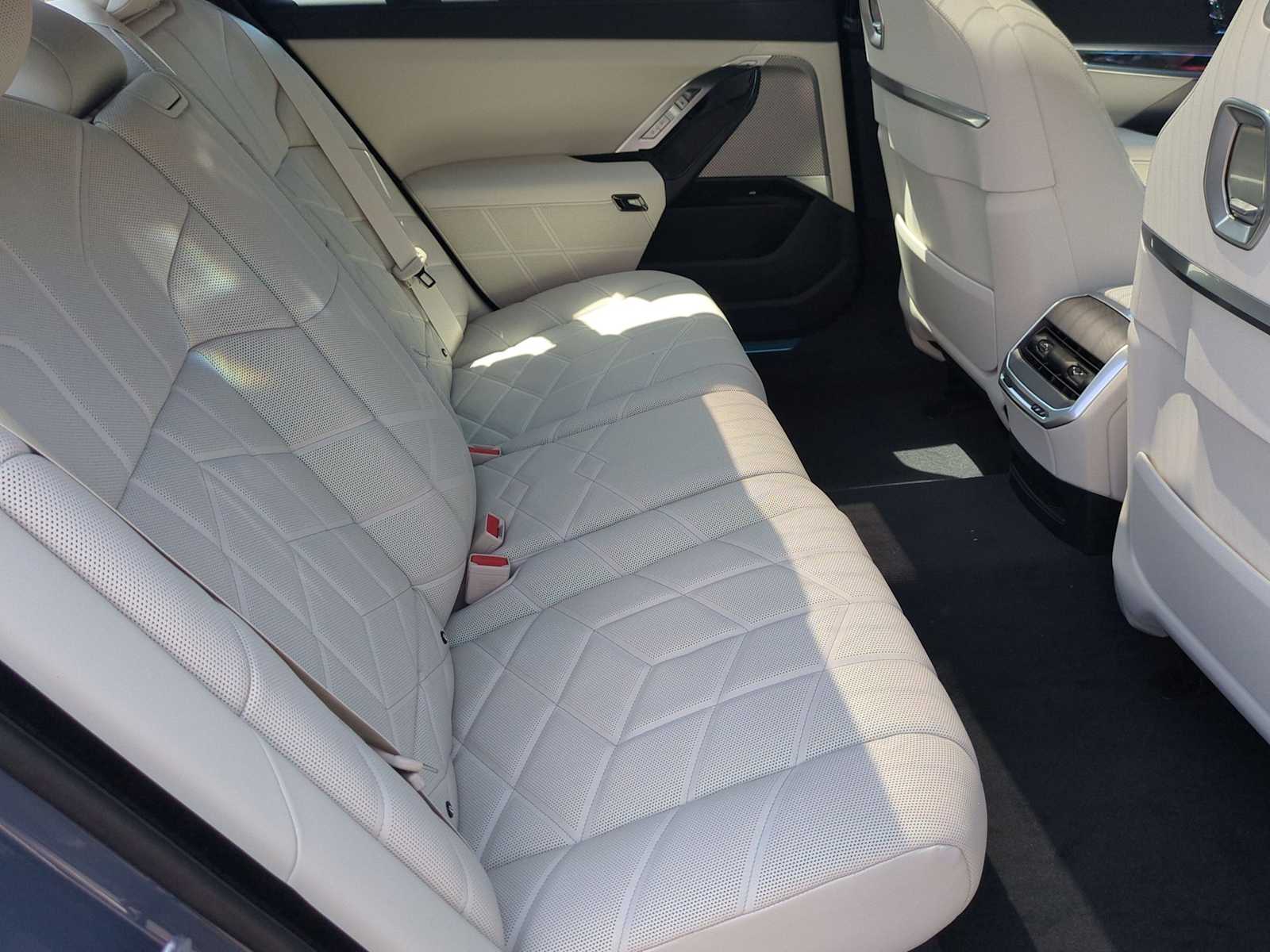 Thumbnail: 2025 BMW i7 - 20