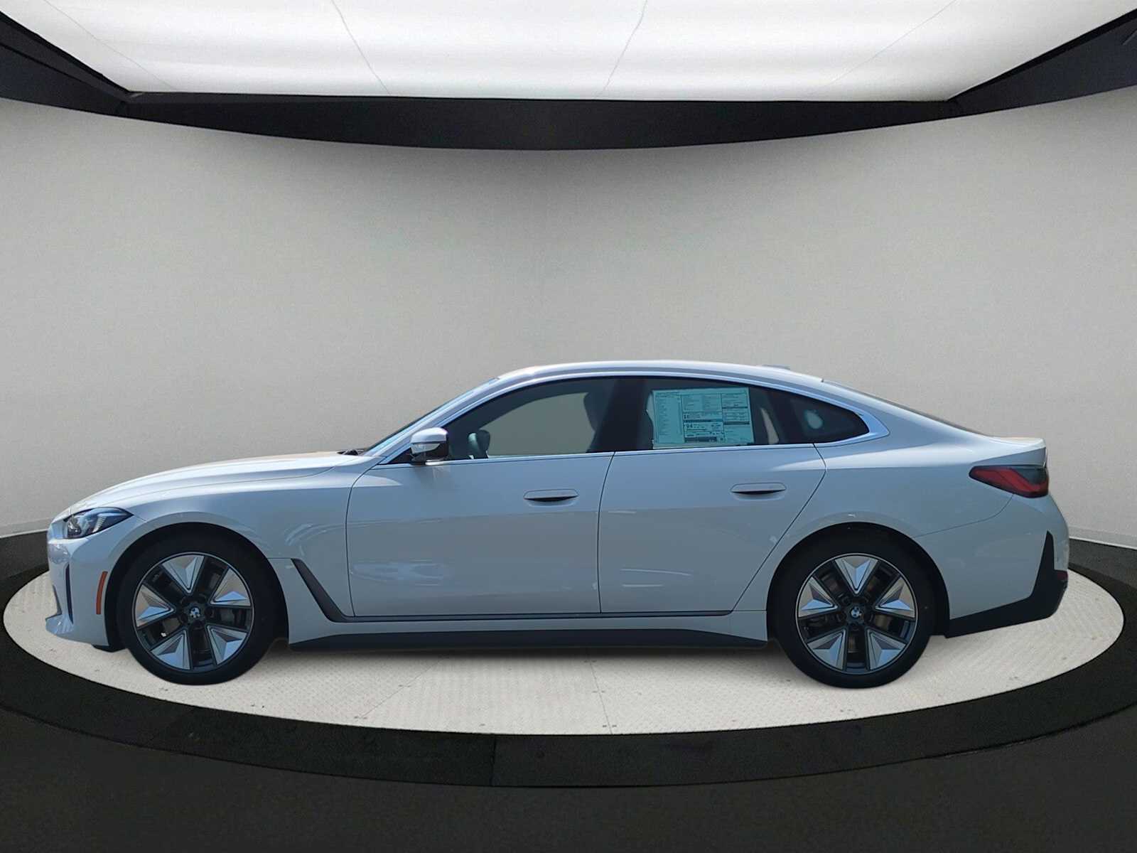 Thumbnail: 2025 BMW i4 - 5