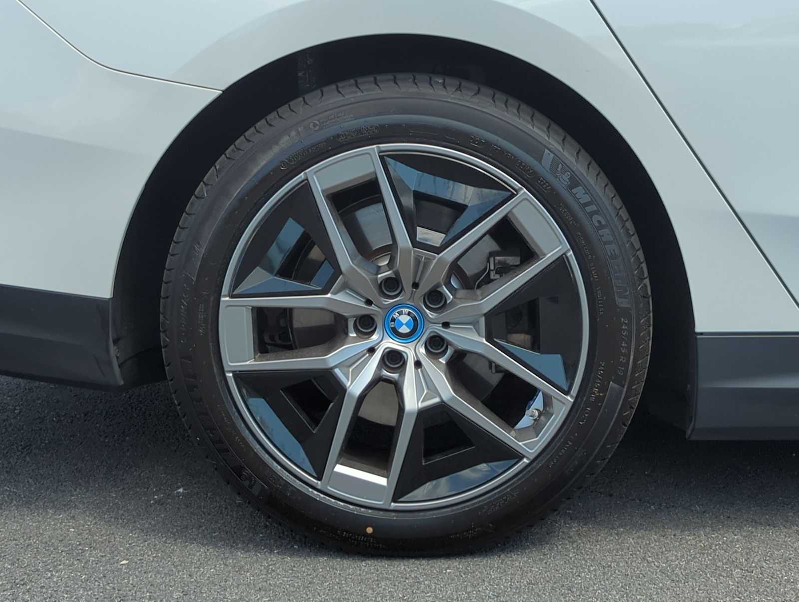 Thumbnail: 2024 BMW i5 - 13