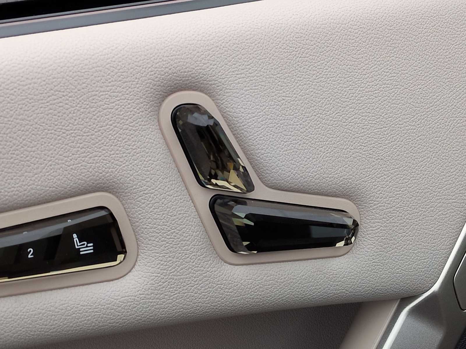 Thumbnail: 2023 BMW iX - 16