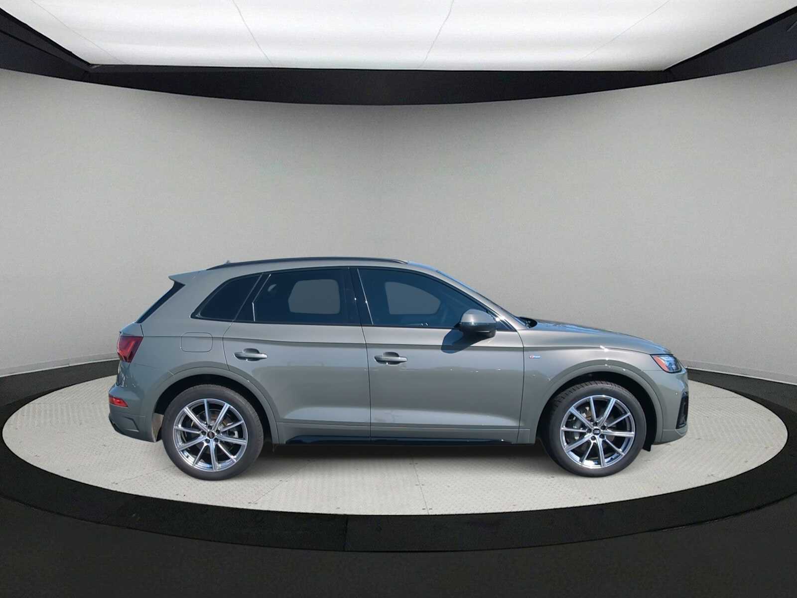 Thumbnail: 2023 Audi Q5 - 9