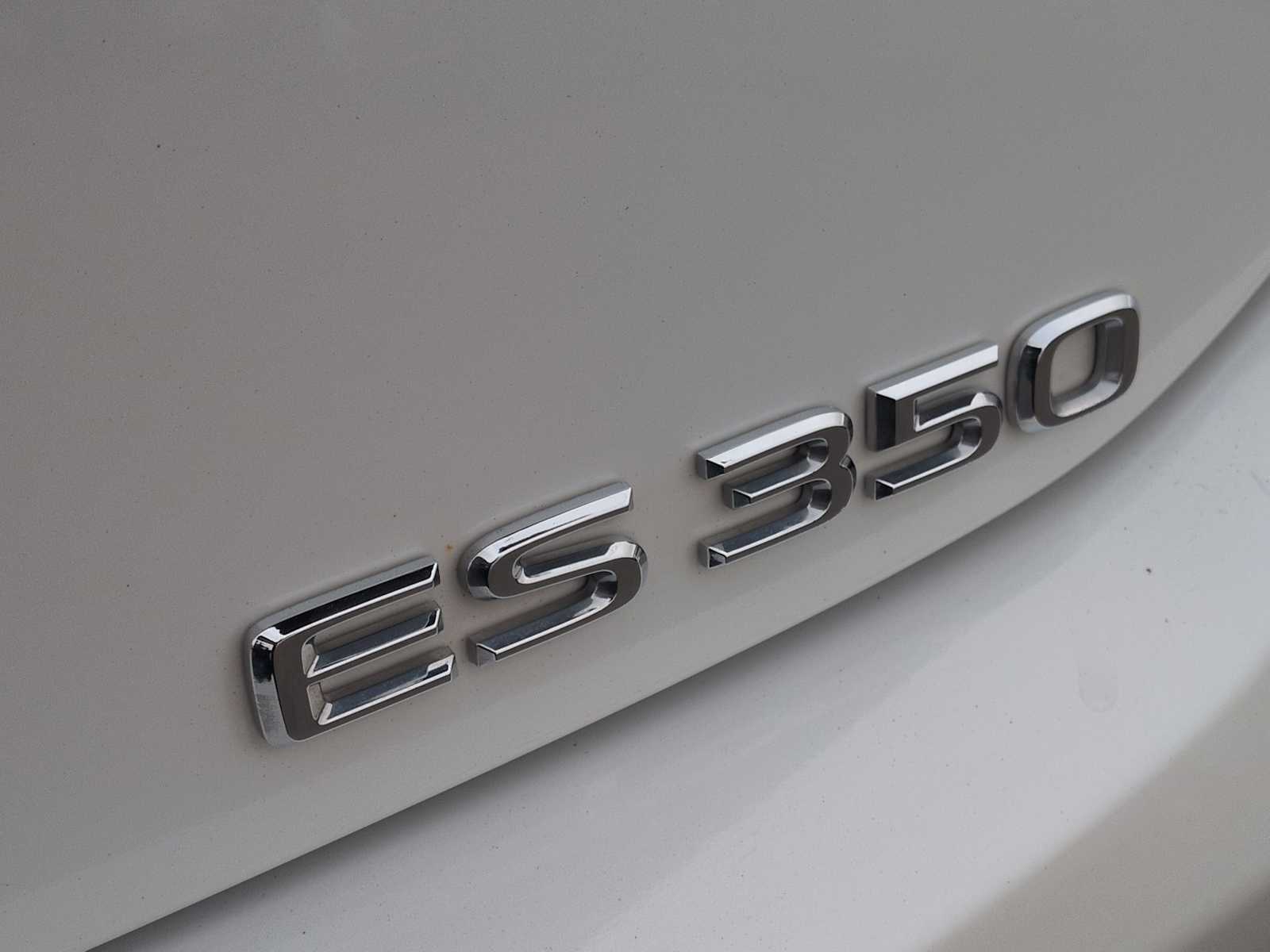 Thumbnail: 2019 Lexus ES - 13