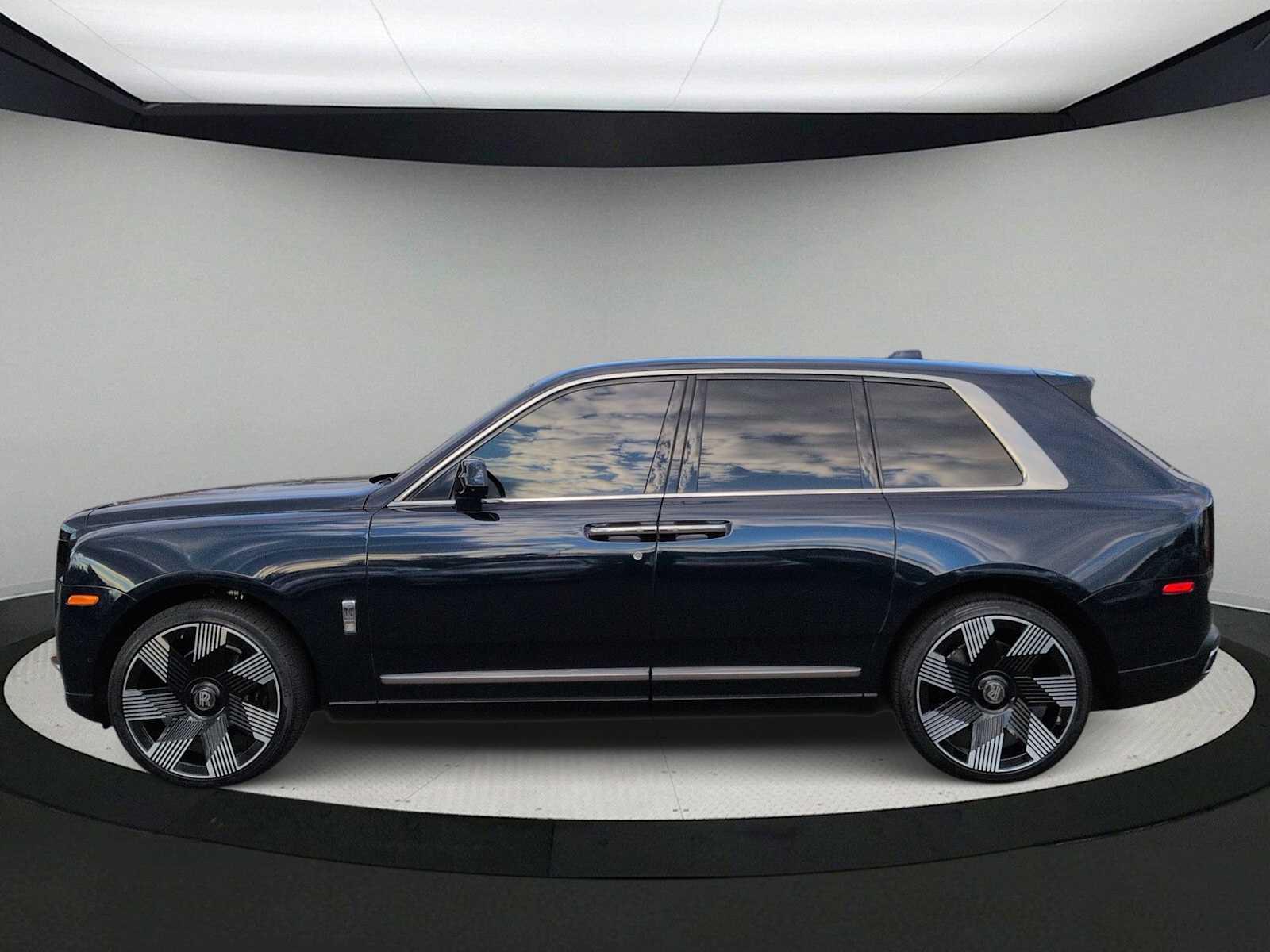 Thumbnail: 2022 Rolls-Royce Cullinan - 4