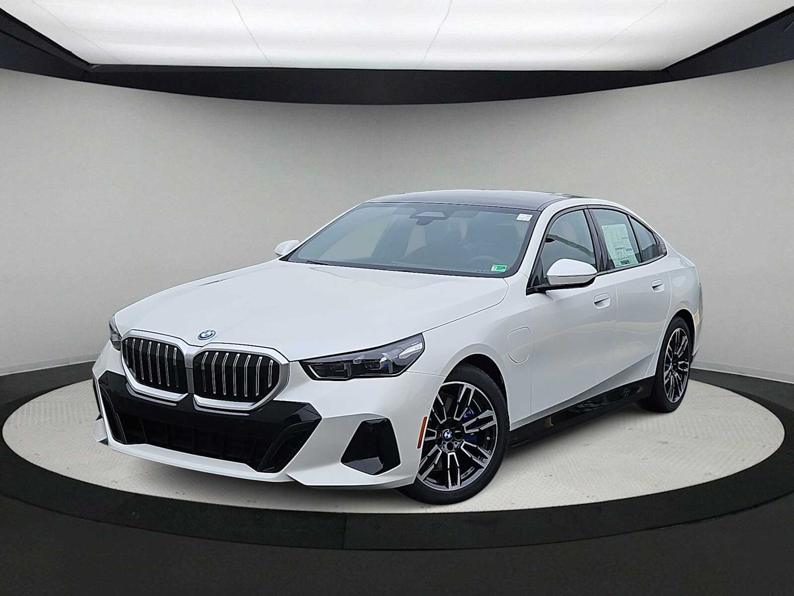 Thumbnail: 2026 BMW 5 Series - 1