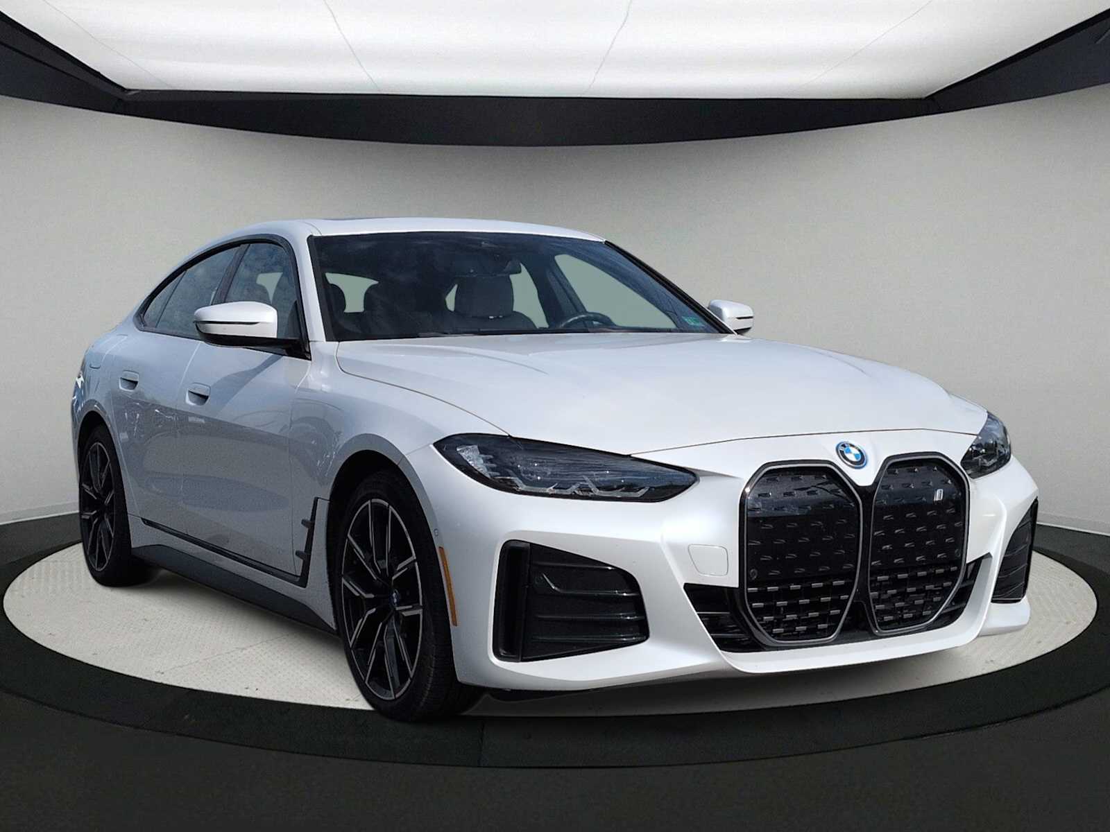 Thumbnail: 2022 BMW i4 - 2